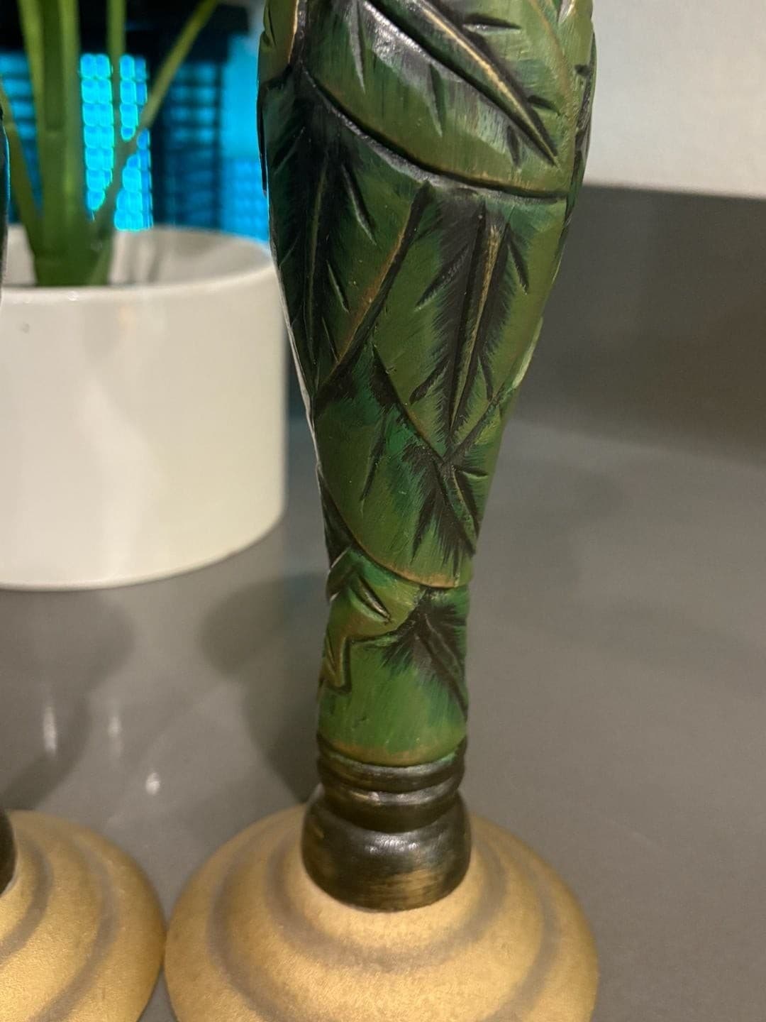 Set of 2 Decorative Carved Leaf Pattern Pillar Candle Holders - Thumbnail 6