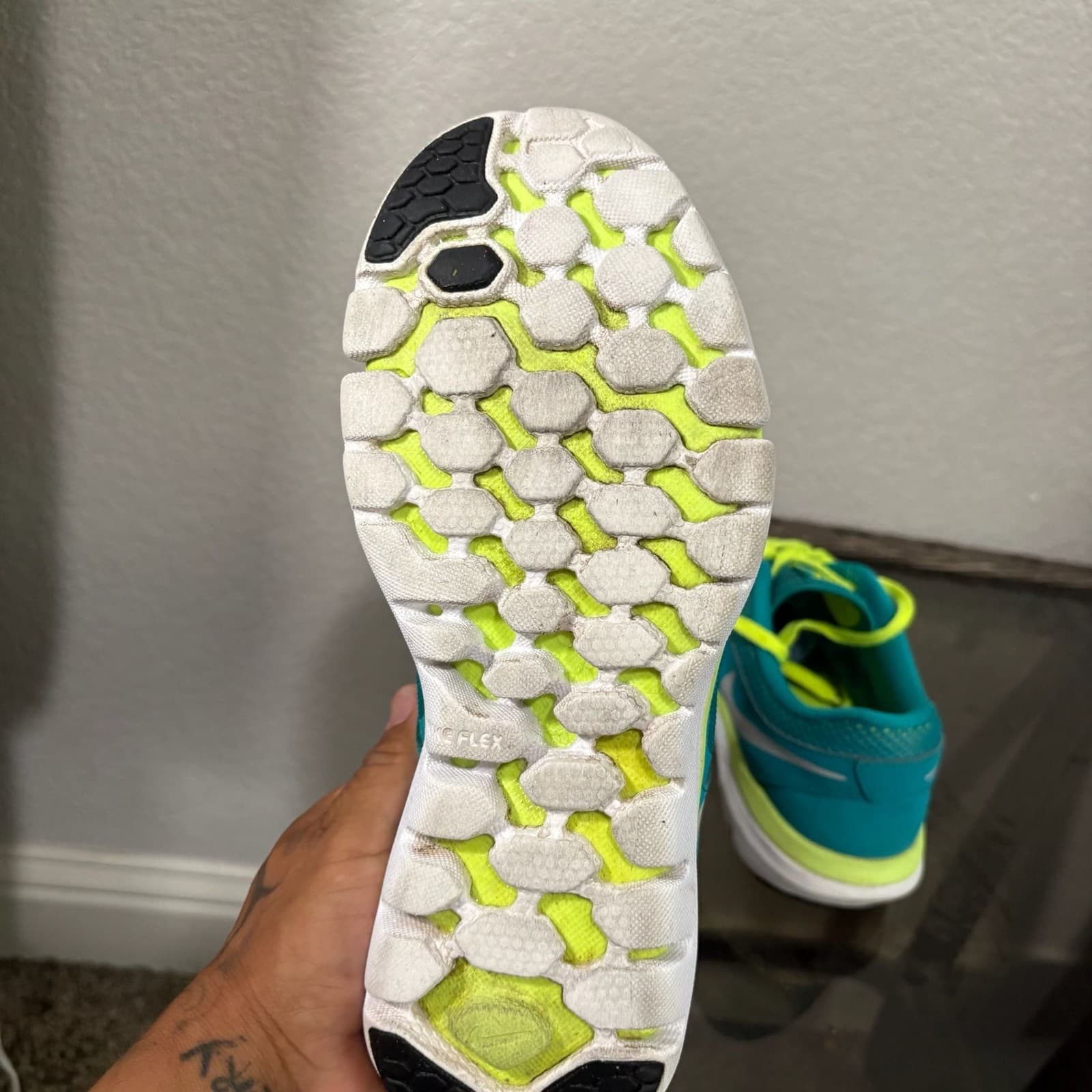 Nike Flex 2014 Run Women's Running Shoes Teal and Neon Yellow size 8 - Thumbnail 5