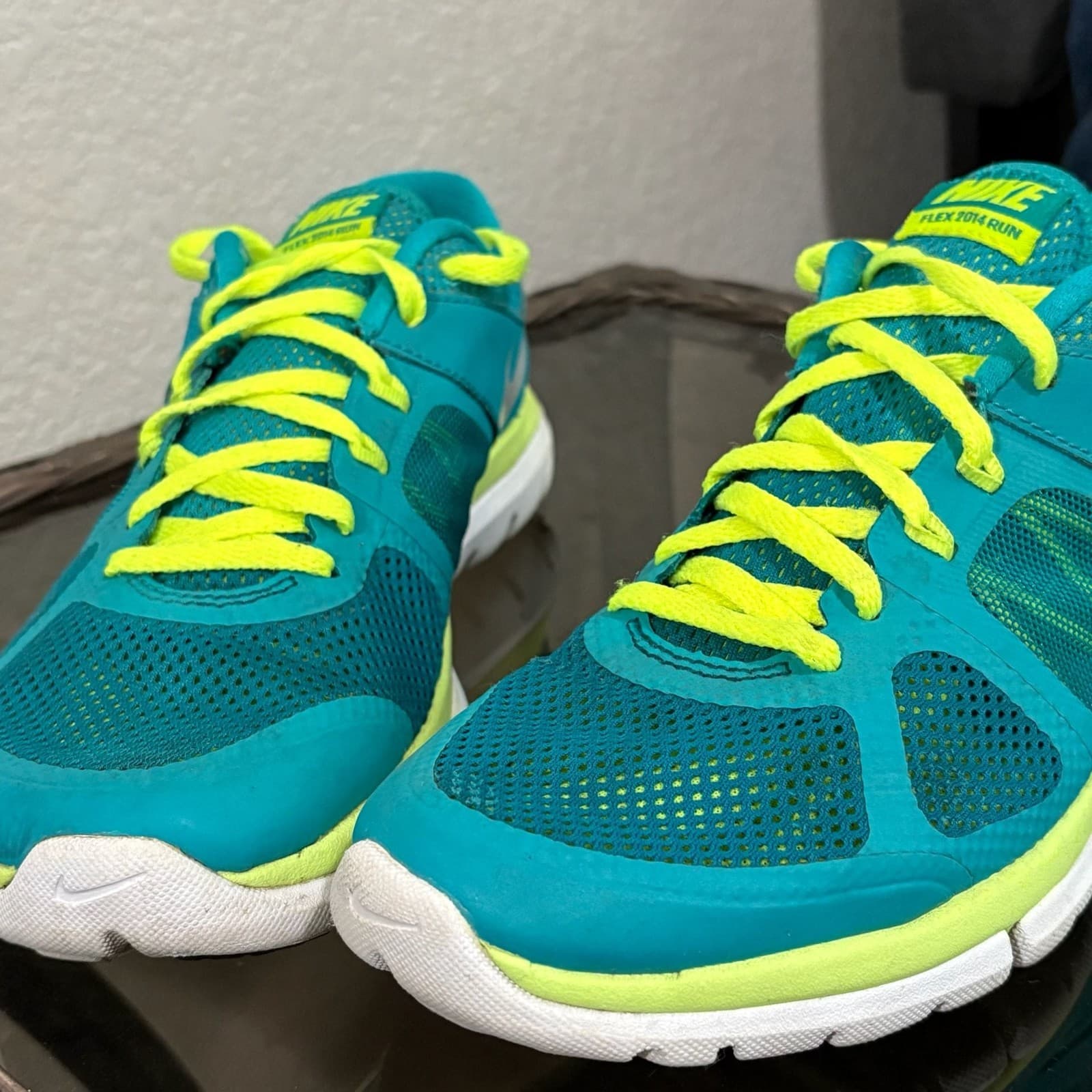Nike Flex 2014 Run Women's Running Shoes Teal and Neon Yellow size 8