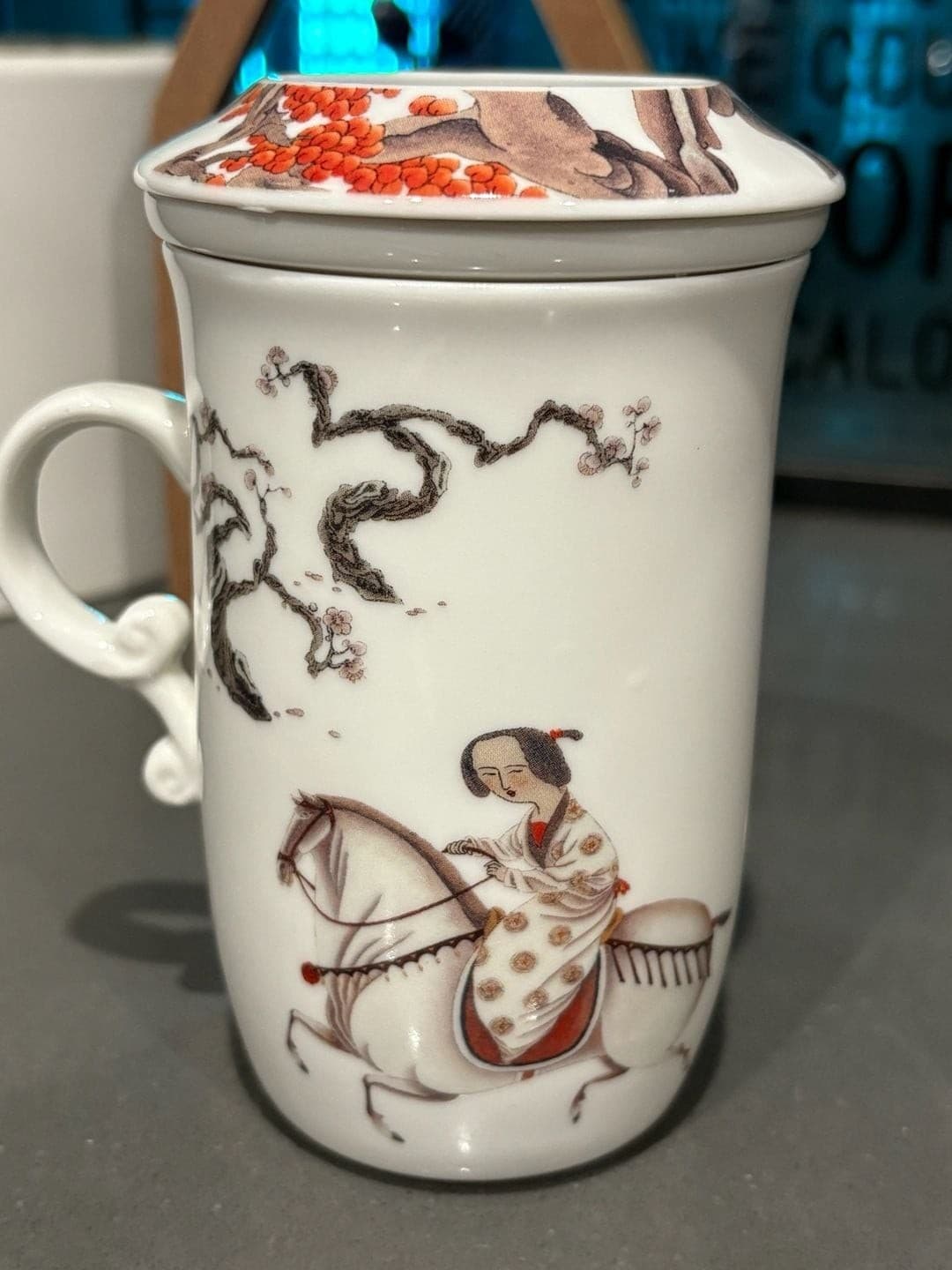 Chinese Porcelain Tea Infuser Mug with Lid and Horse Rider Design - Thumbnail 2