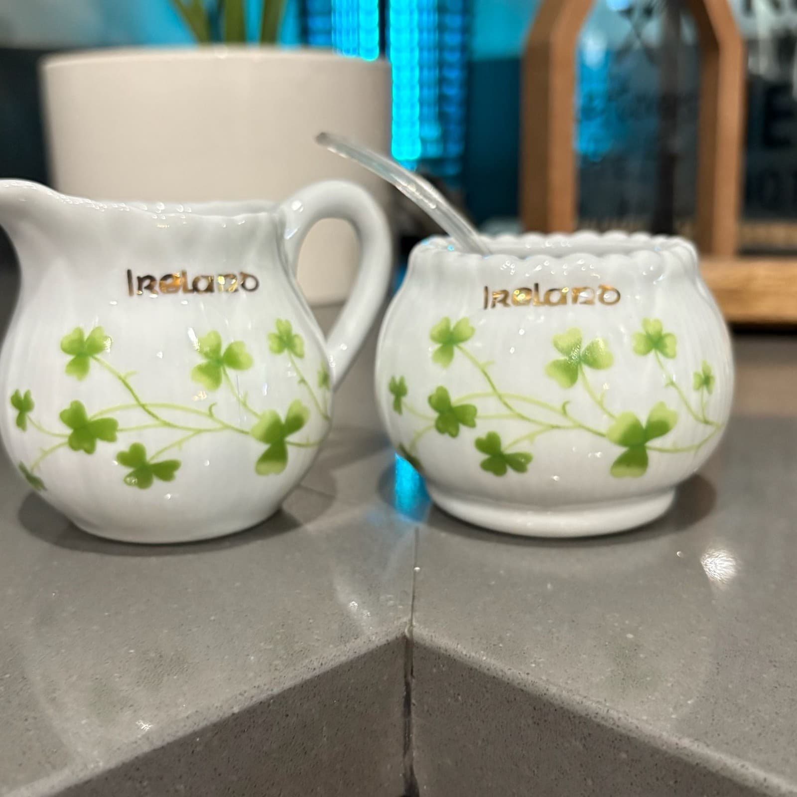 Vintage Ireland Shamrock Pattern Porcelain Creamer and Sugar Bowl Set - Thumbnail 2