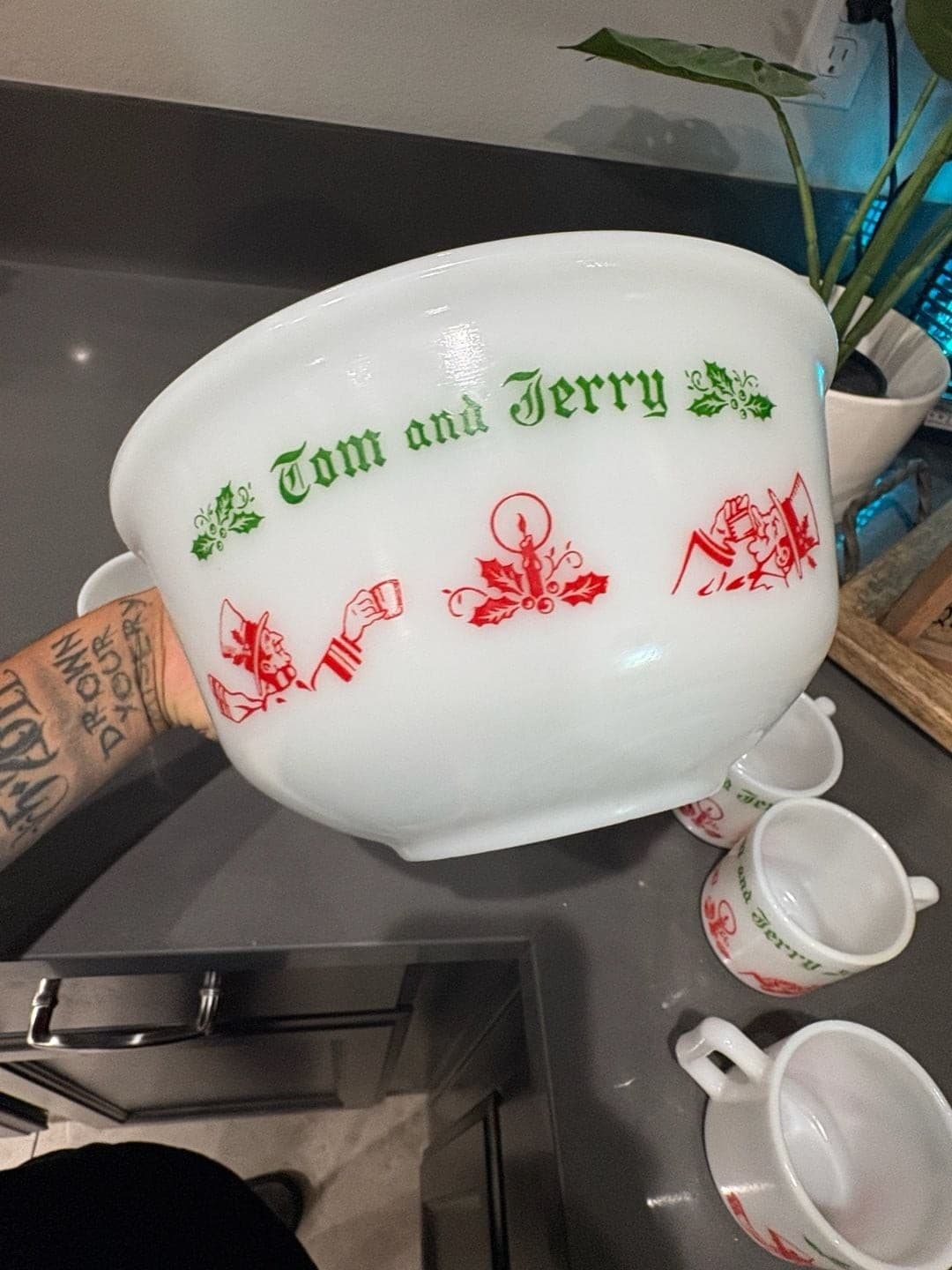 Vintage Hazel Atlas Tom and Jerry Milk Glass Christmas Punch Bowl Set with 6 Cup - Thumbnail 9