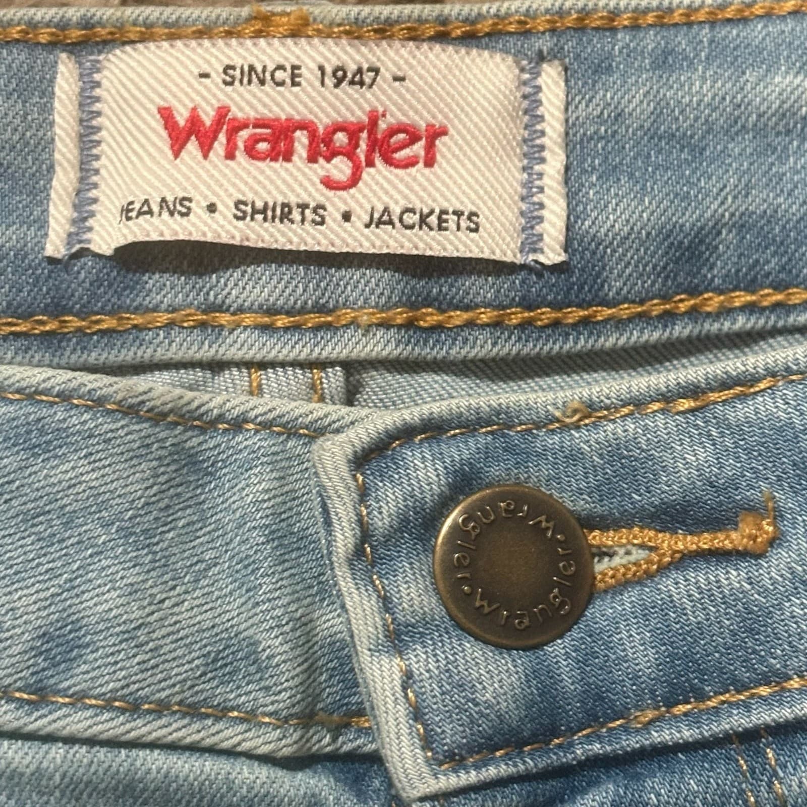 Wrangler 4" Rolled Denim Shorts Size 24W - Thumbnail 2