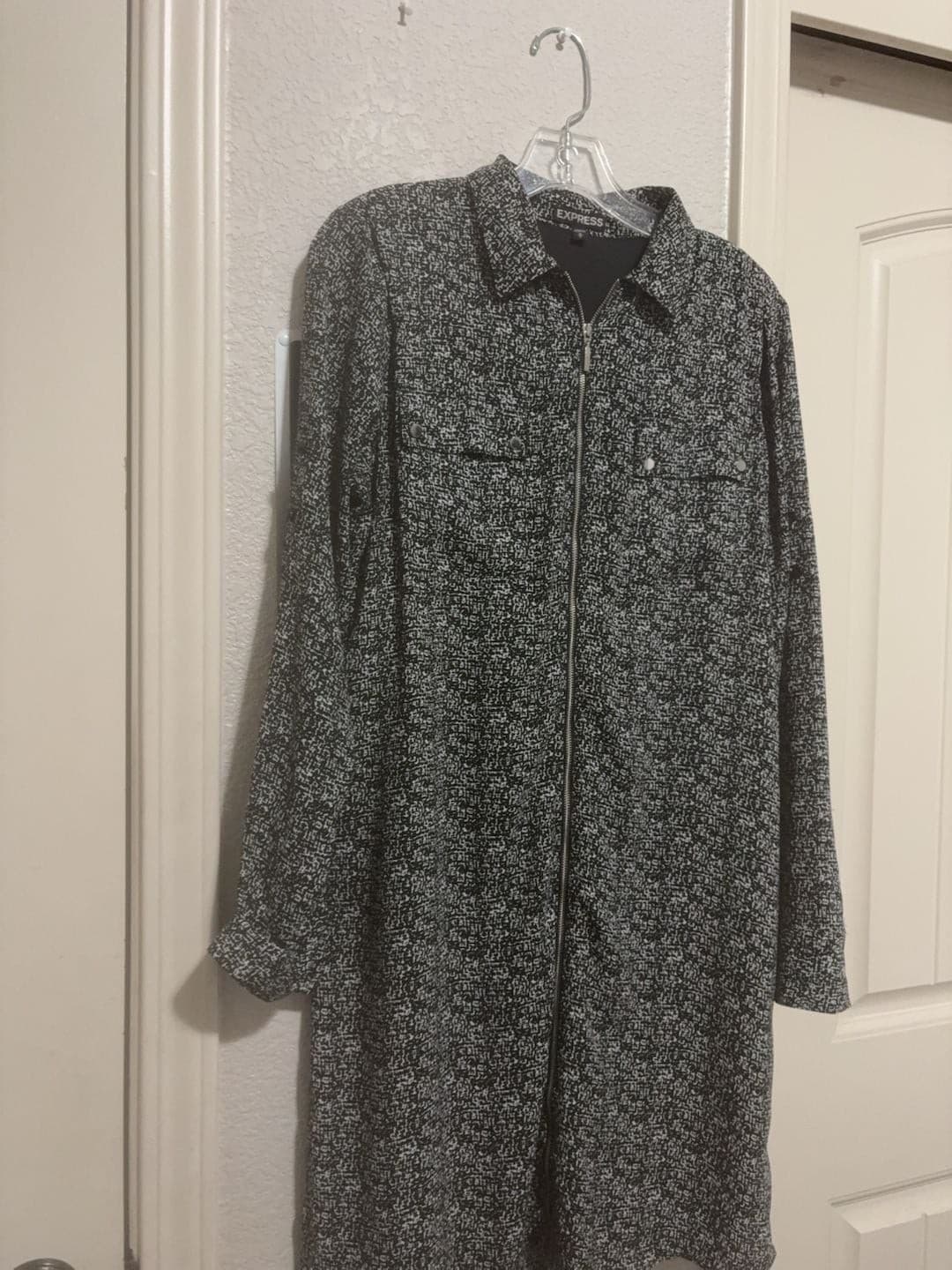 Express Black and White Abstract Print Full Zip Shirt Dress Size M - Thumbnail 3