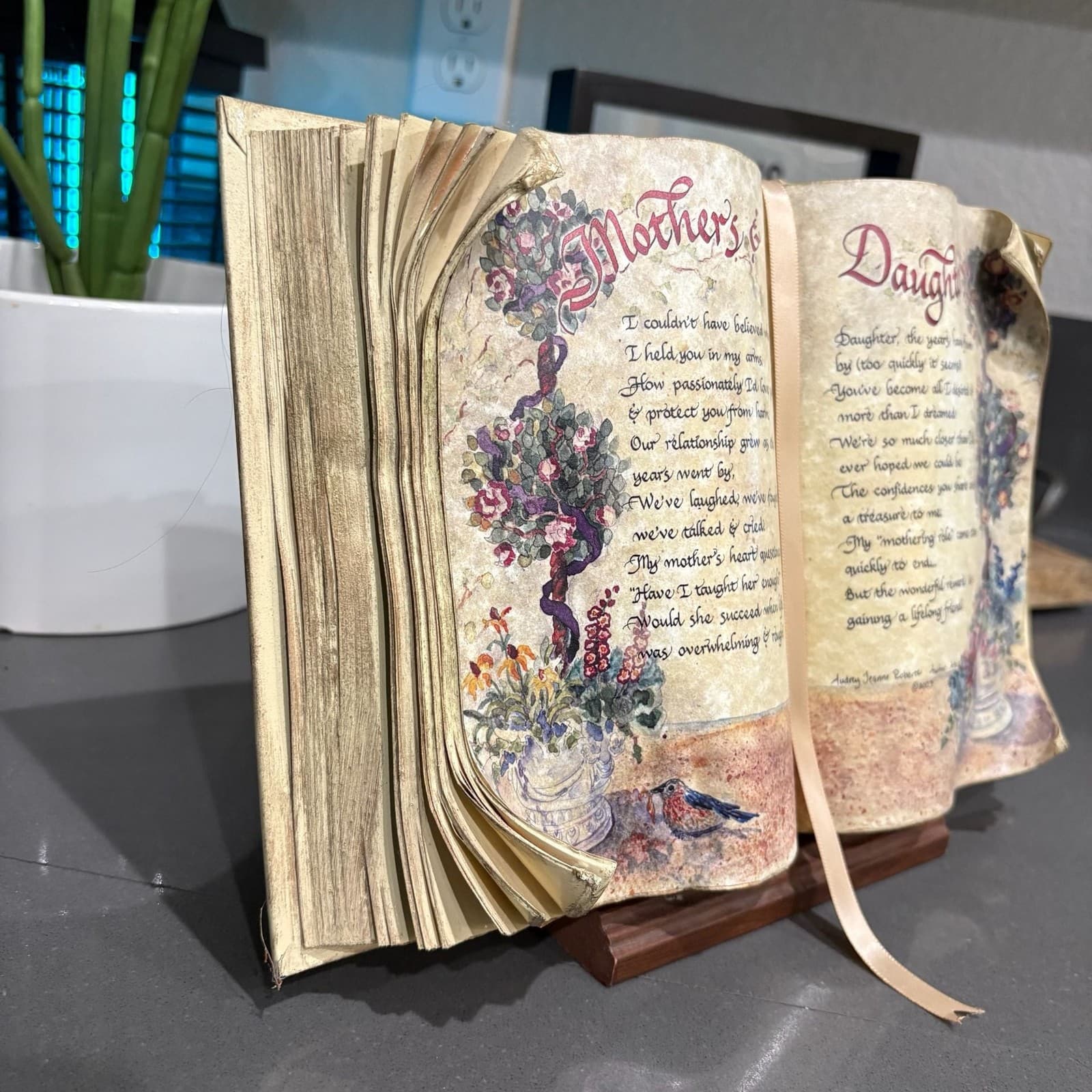 Audrey Jeanne Roberts Books of Love Mother & Daughter Poem Sculpture - Thumbnail 3