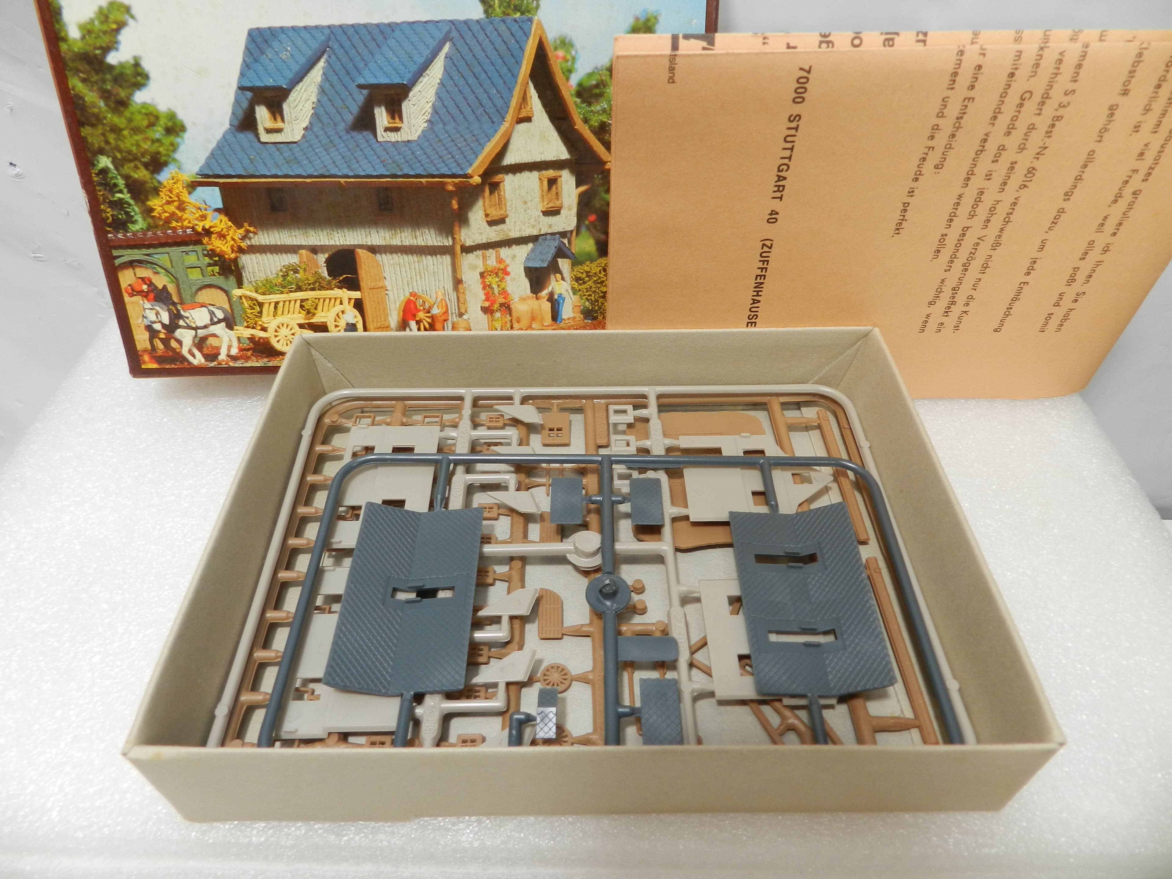 Vintage Unassembled Vollmer 49541 Z Scale Barn Grange Trains 50x42x44mm (P54K) - Thumbnail 3