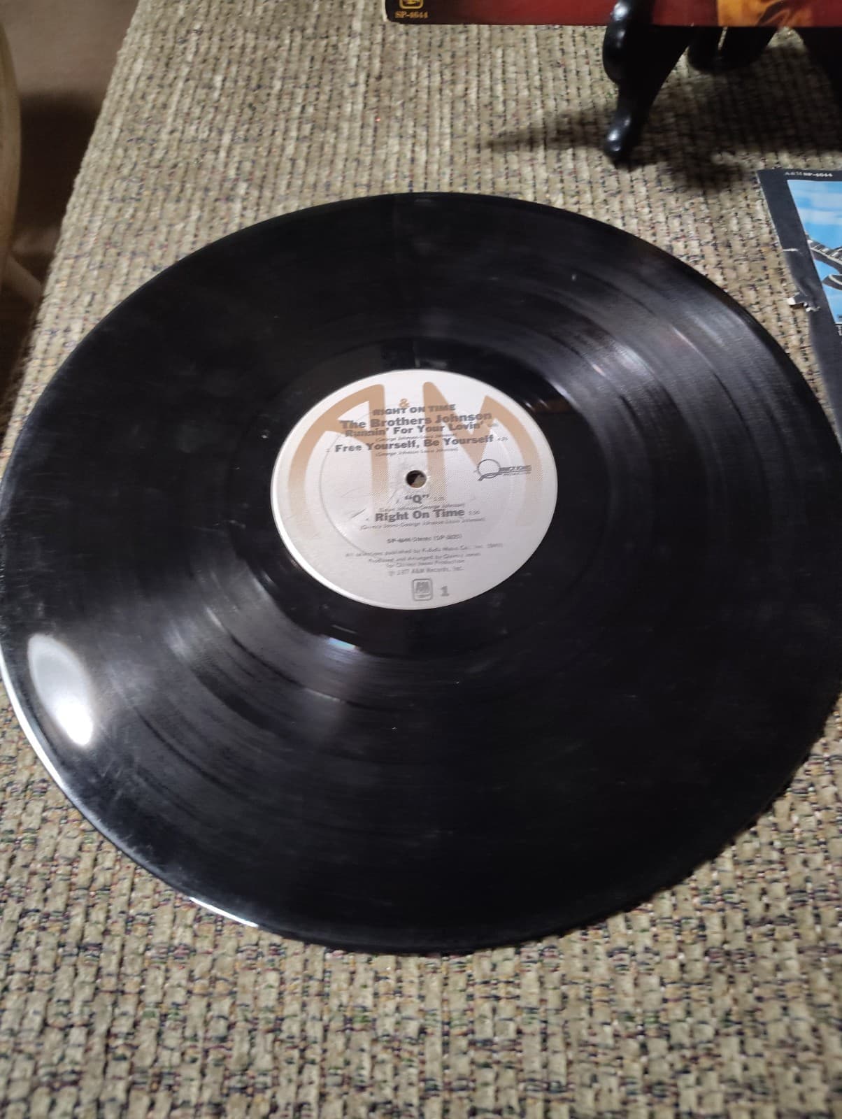 The Brothers Johnson ~ Right On Time [LP] 1977 SP-4644 w/booklet **NICE COPY** - Thumbnail 2
