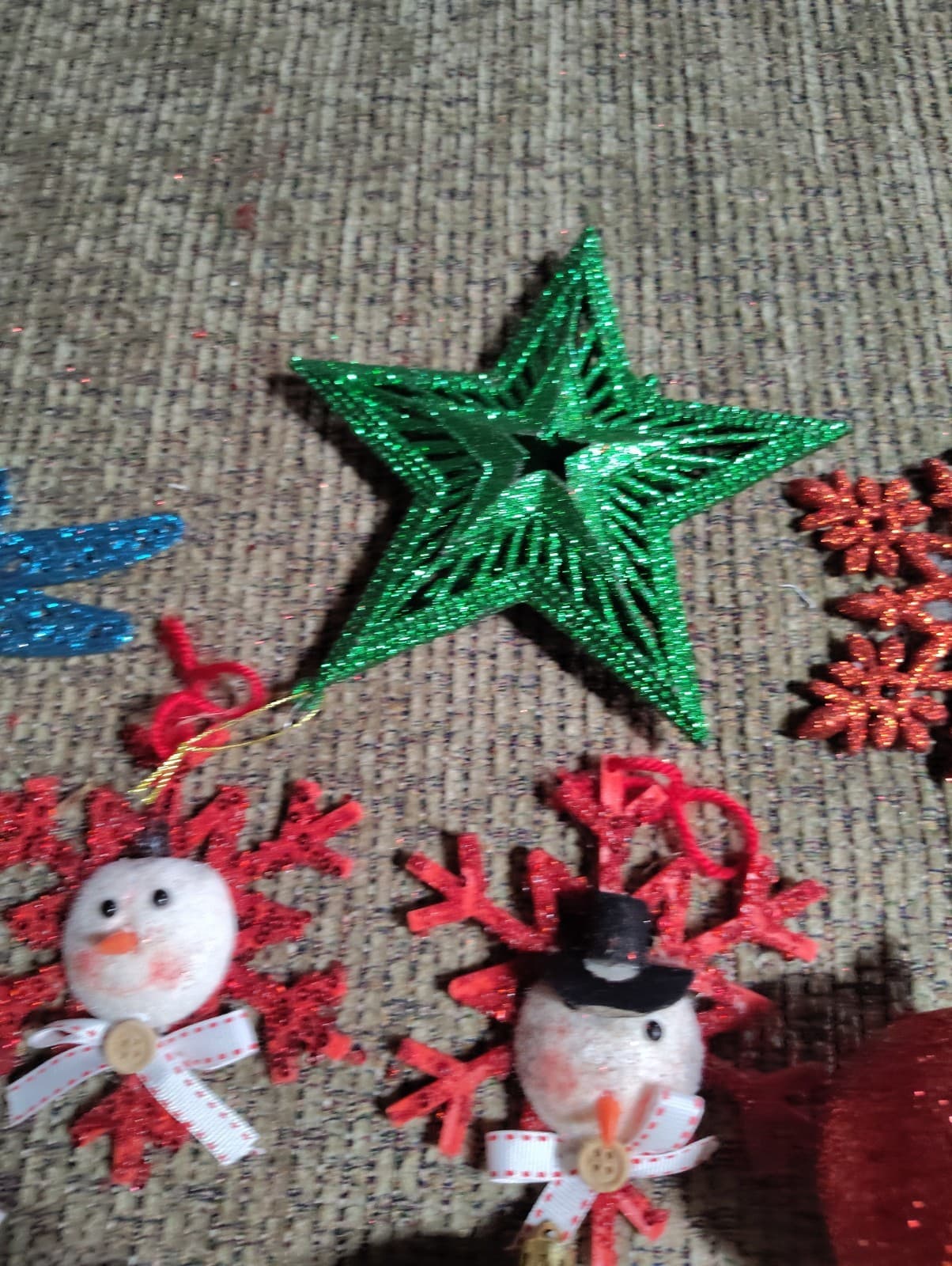 Lot of 12 Miscellaneous Christmas Holiday Themed Decor Items Mixed Media & Style - Thumbnail 6
