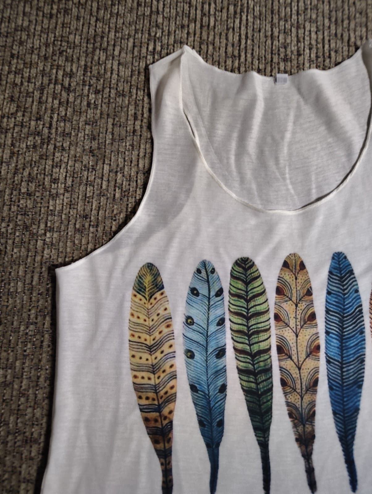 New! Women's White FEATHERS TANK TOP Size Medium - Thumbnail 2