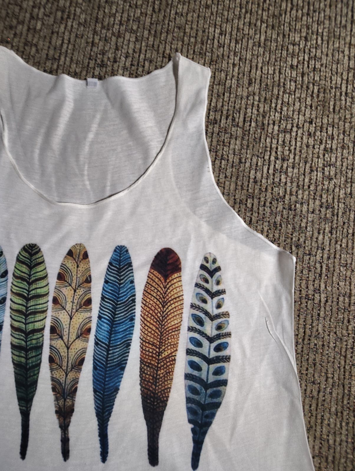 New! Women's White FEATHERS TANK TOP Size Medium - Thumbnail 3