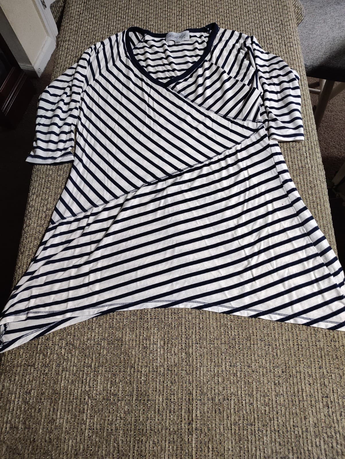 Closet Full Womens 3/4 Sleeve Blue/white Striped V Neck Tunic Size S