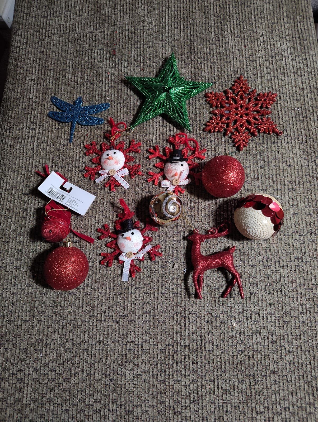 Lot of 12 Miscellaneous Christmas Holiday Themed Decor Items Mixed Media & Style