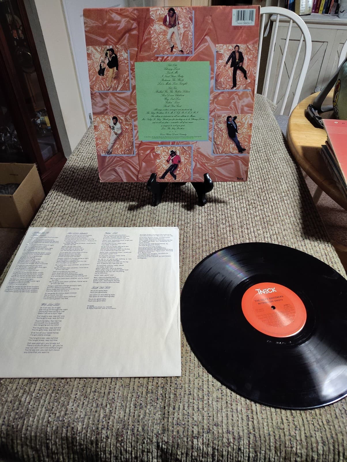 The Isley Brothers "Between The Sheets" NEAR MINT Vinyl LP 33 RPM First Pressing - Thumbnail 5