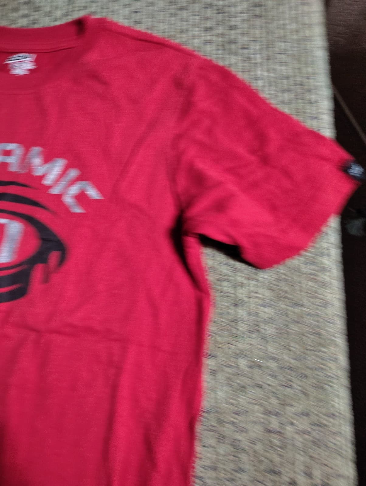 VNTG Eastbay Shirt Men's Medium Red Dynamic Graphic Stylized "D" - Thumbnail 3