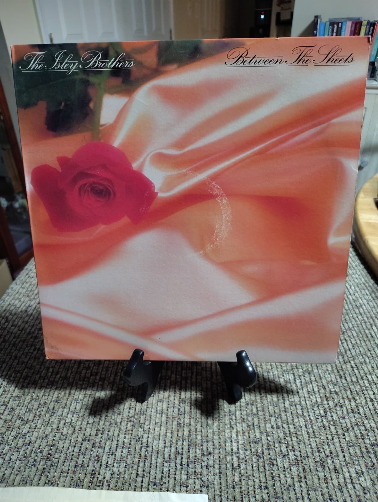 The Isley Brothers "Between The Sheets" NEAR MINT Vinyl LP 33 RPM First Pressing - Thumbnail 4