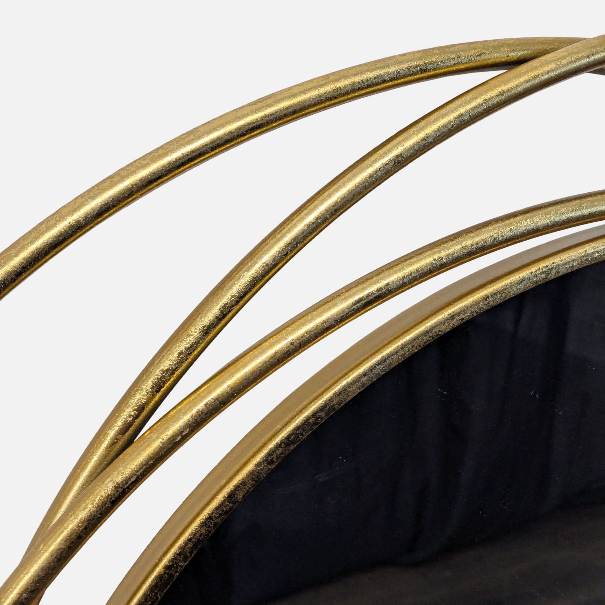 UMA Gold Metal Room Wall Mirror with Overlapping Circles - Thumbnail 2