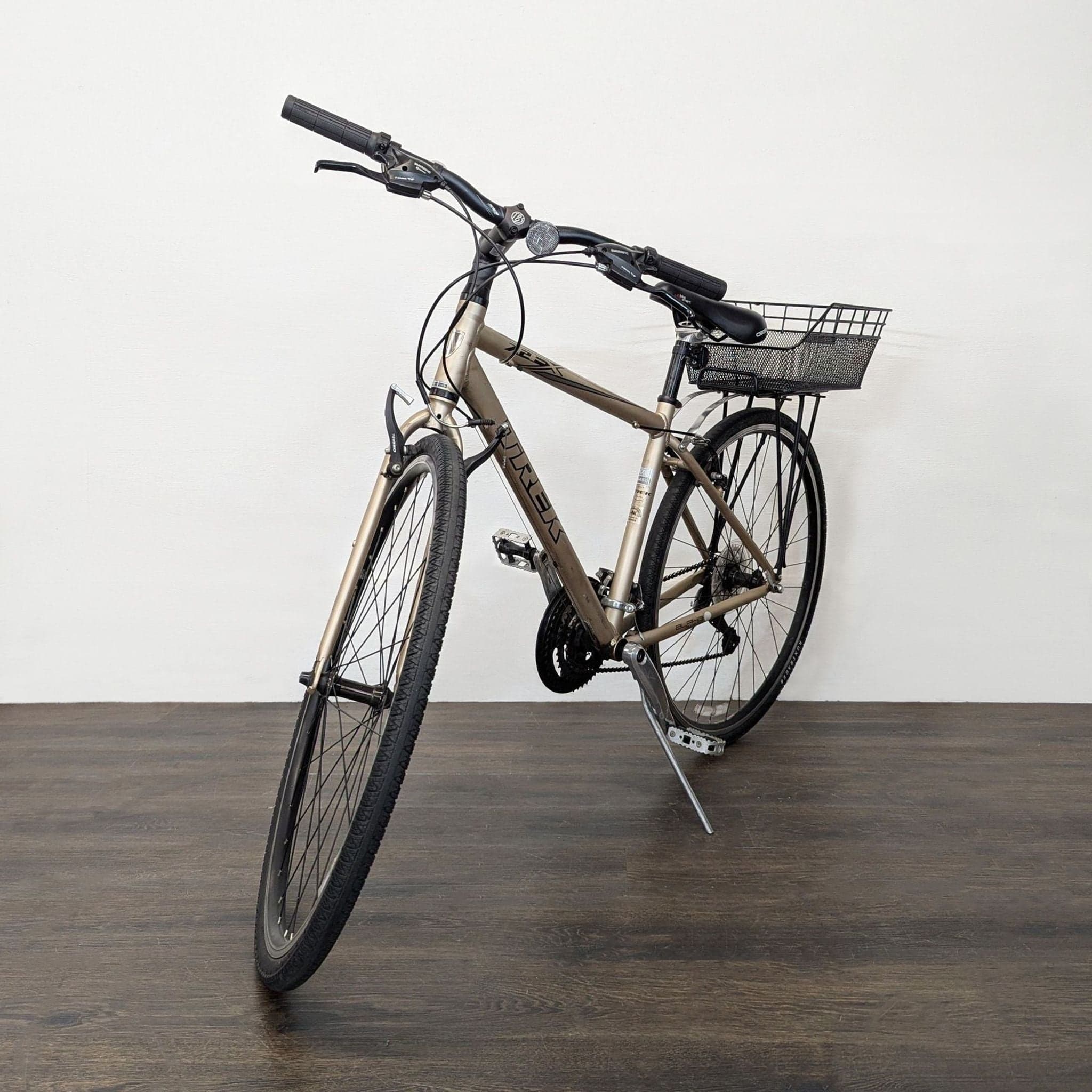 Trek Hybrid Bicycle with Rear Basket - Lightweight Aluminum Frame - Thumbnail 2