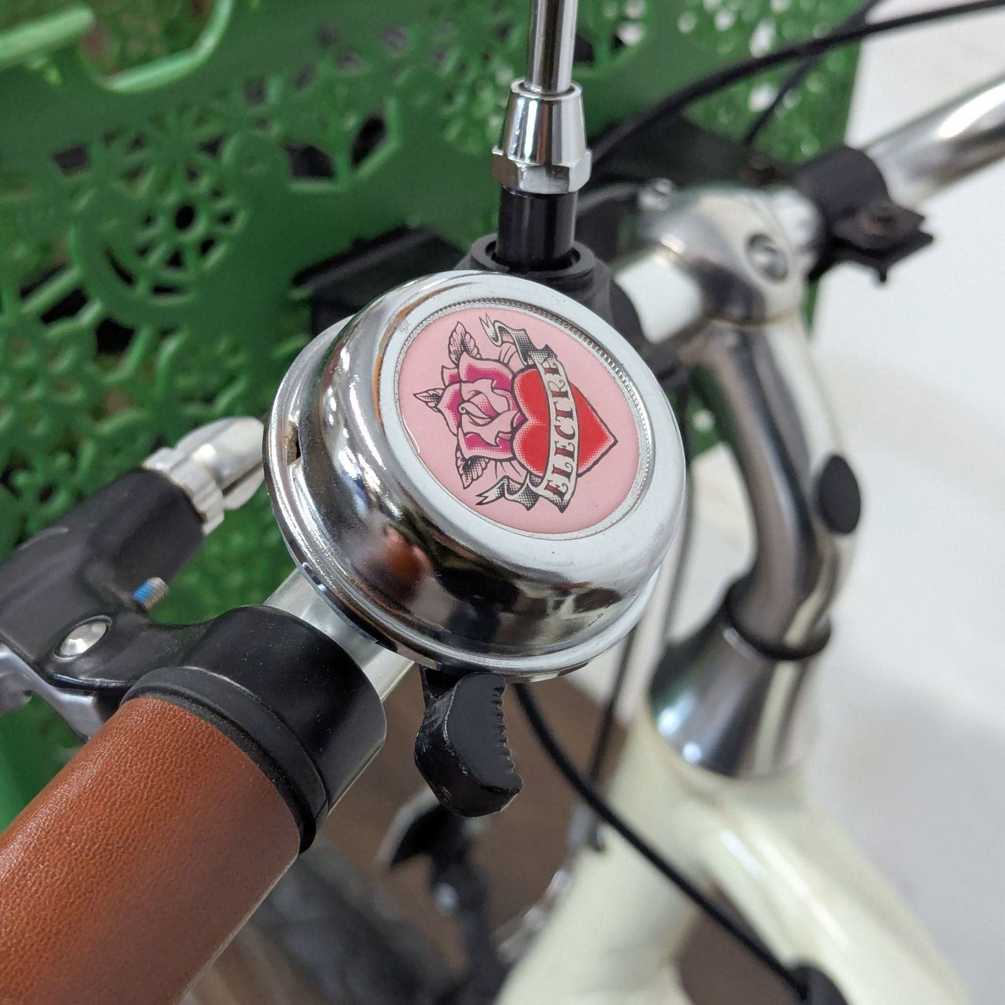 Electra Townie Step-Through Bicycle with Dual Baskets and Mirror - Thumbnail 7