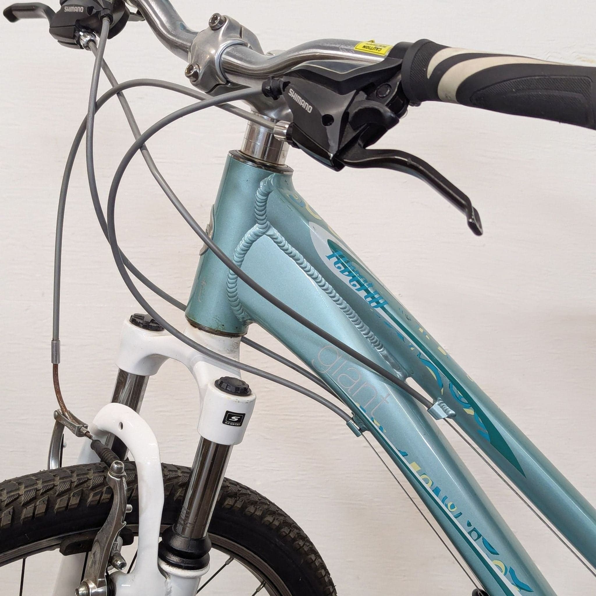 Giant Lightweight Outdoor Mountain Bike with Rear Rack - Thumbnail 12
