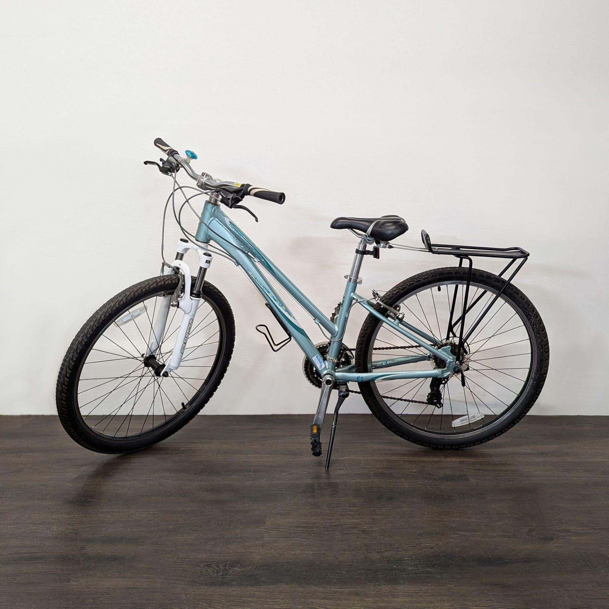 Giant Lightweight Outdoor Mountain Bike with Rear Rack