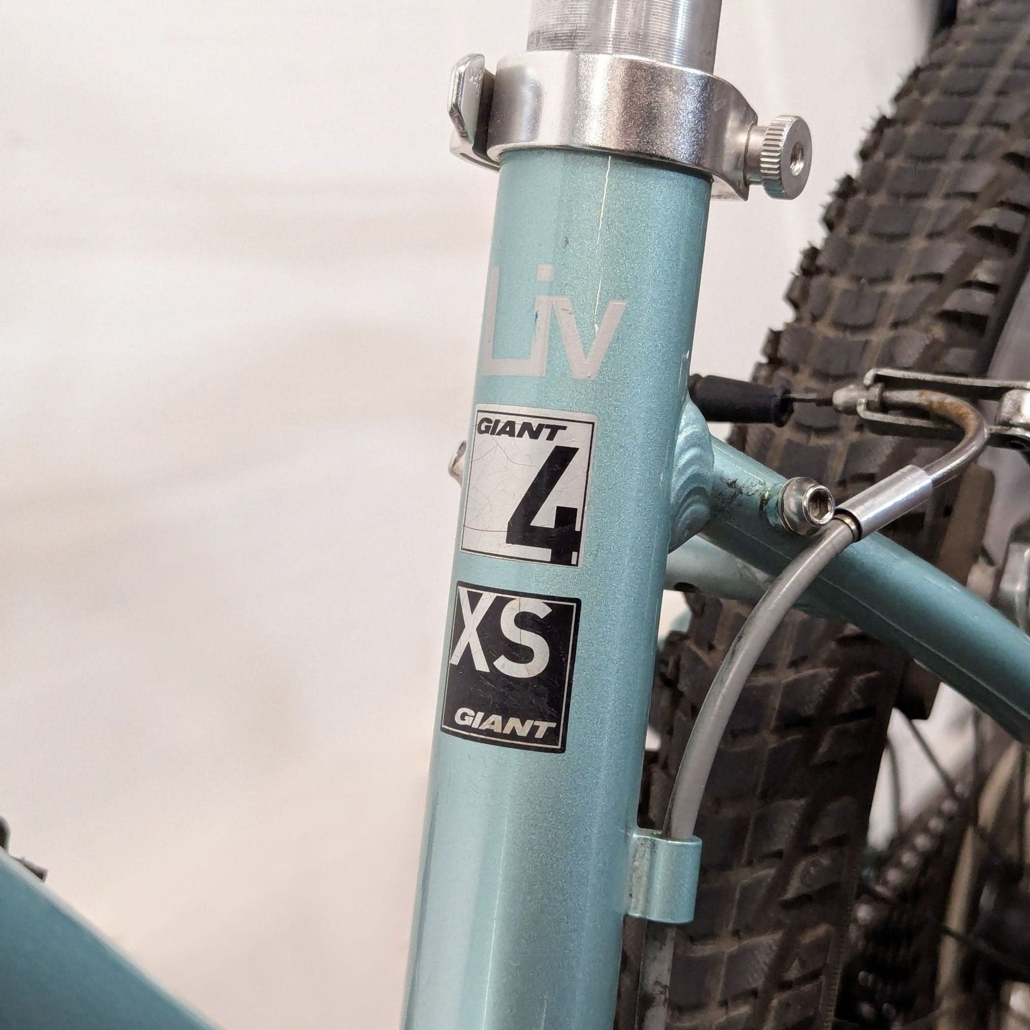 Giant Lightweight Outdoor Mountain Bike with Rear Rack - Thumbnail 7