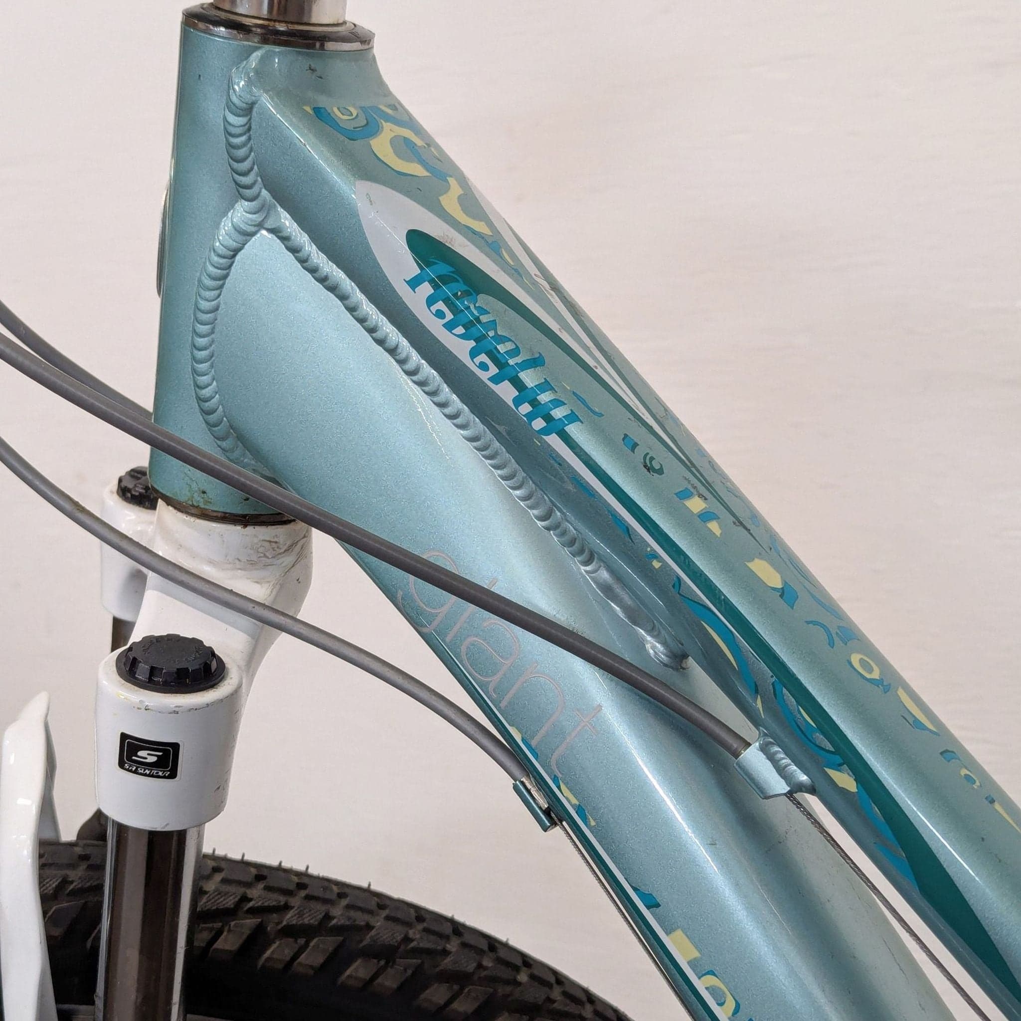 Giant Lightweight Outdoor Mountain Bike with Rear Rack - Thumbnail 10