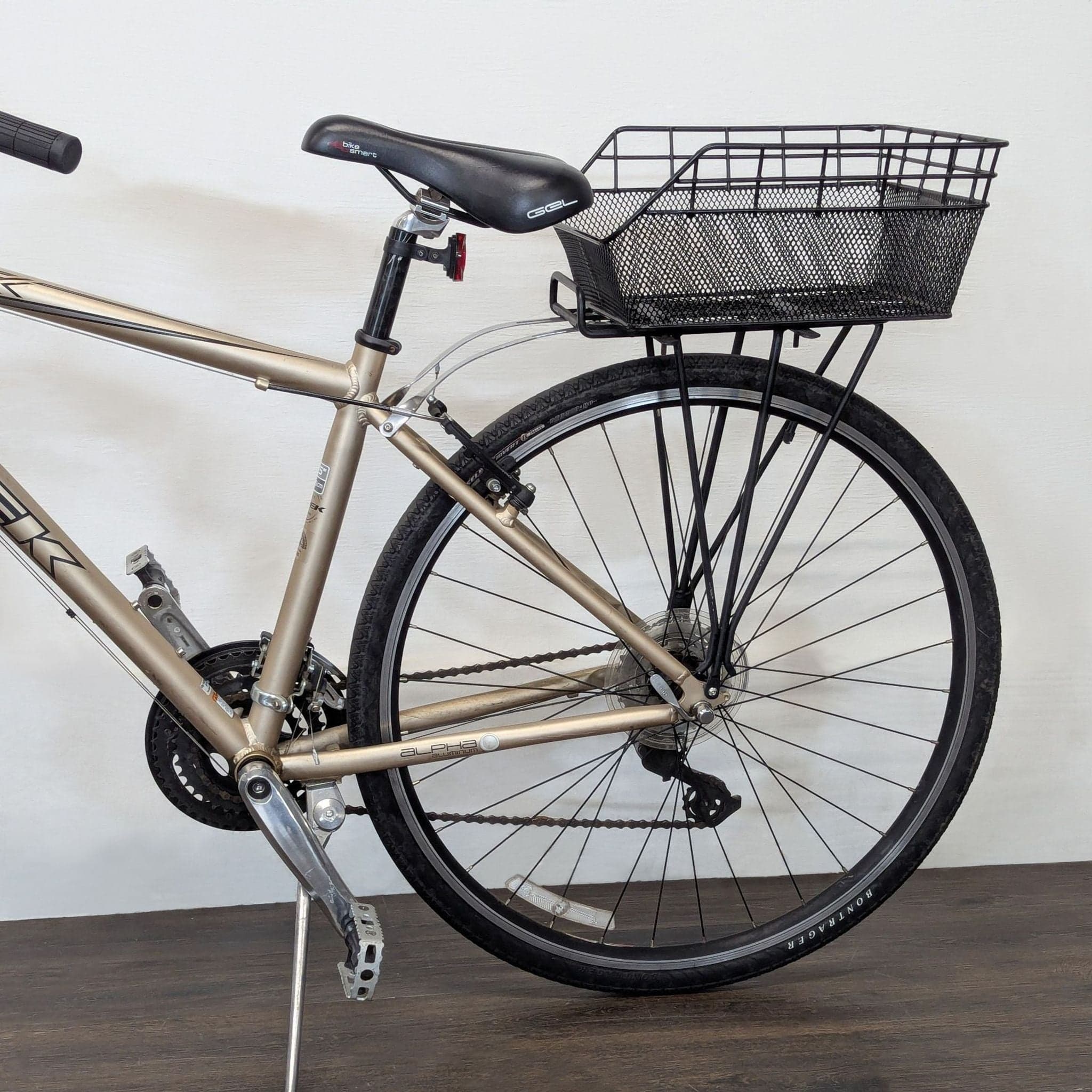 Trek Hybrid Bicycle with Rear Basket - Lightweight Aluminum Frame - Thumbnail 5