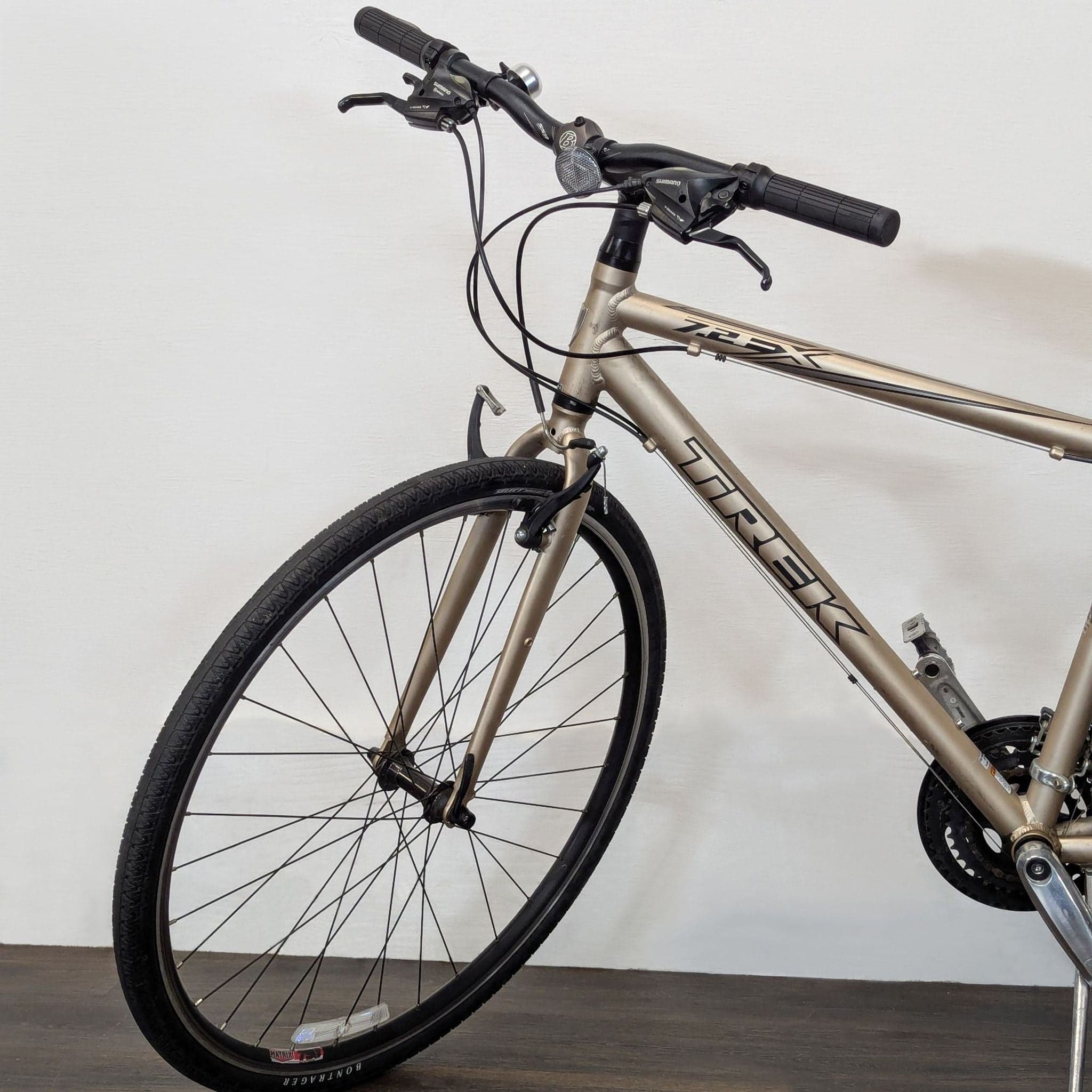 Trek Hybrid Bicycle with Rear Basket - Lightweight Aluminum Frame - Thumbnail 4