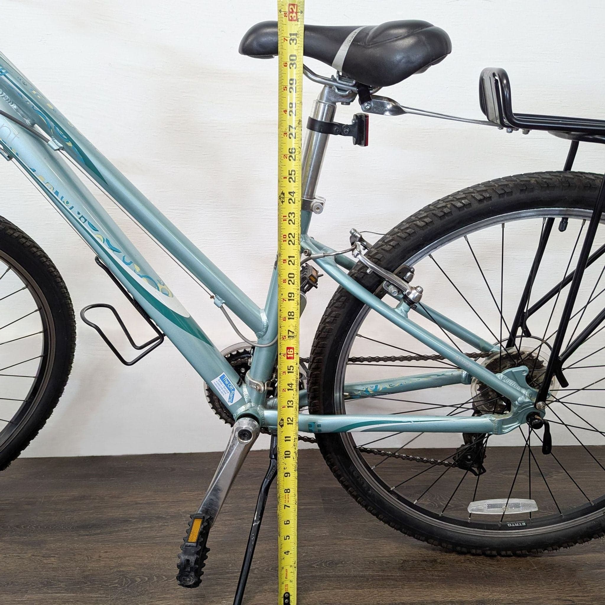 Giant Lightweight Outdoor Mountain Bike with Rear Rack - Thumbnail 5