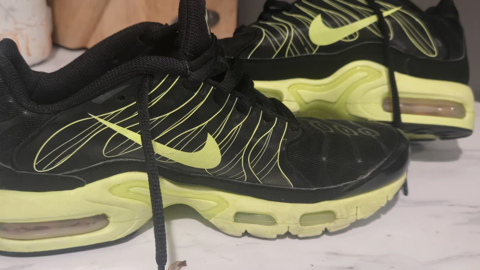 Nike Air Max Plus TN Tuned Air Black Volt Youth 6Y Sneakers Shoes Rare EUC - Thumbnail 2
