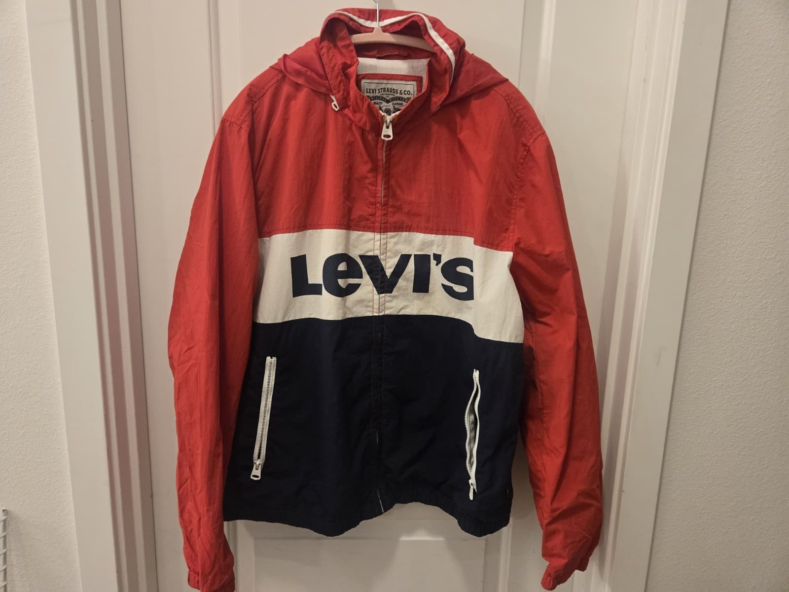 Levi's Red/White/Blue Windbreaker Jacket w/Zip out Hood Mens Size XL - Thumbnail 2