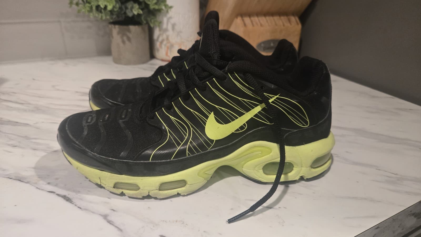 Nike Air Max Plus TN Tuned Air Black Volt Youth 6Y Sneakers Shoes Rare EUC - Thumbnail 7