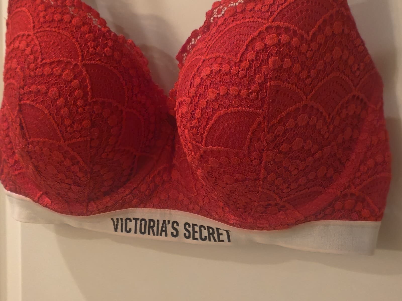 Victoria’s Secret Lace Bra – Red - Thumbnail 3