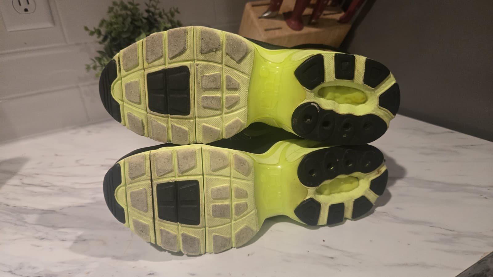 Nike Air Max Plus TN Tuned Air Black Volt Youth 6Y Sneakers Shoes Rare EUC - Thumbnail 6