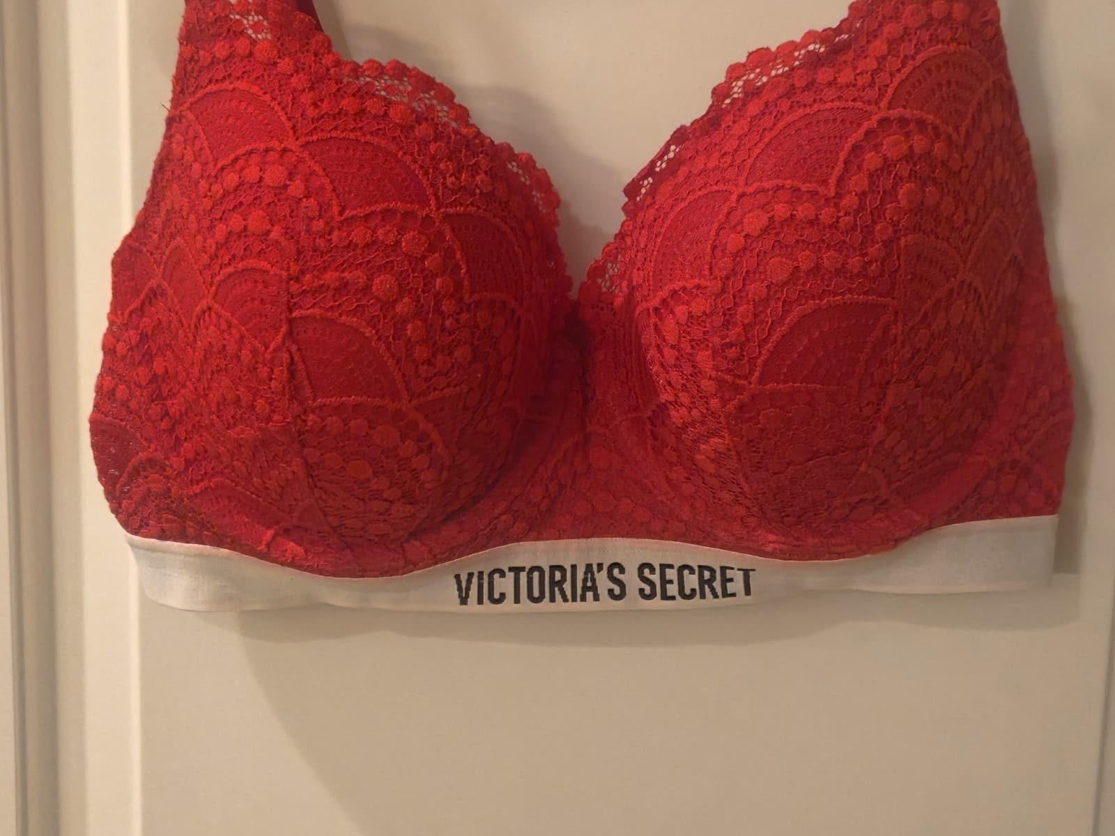 Victoria’s Secret Lace Bra – Red - Thumbnail 2