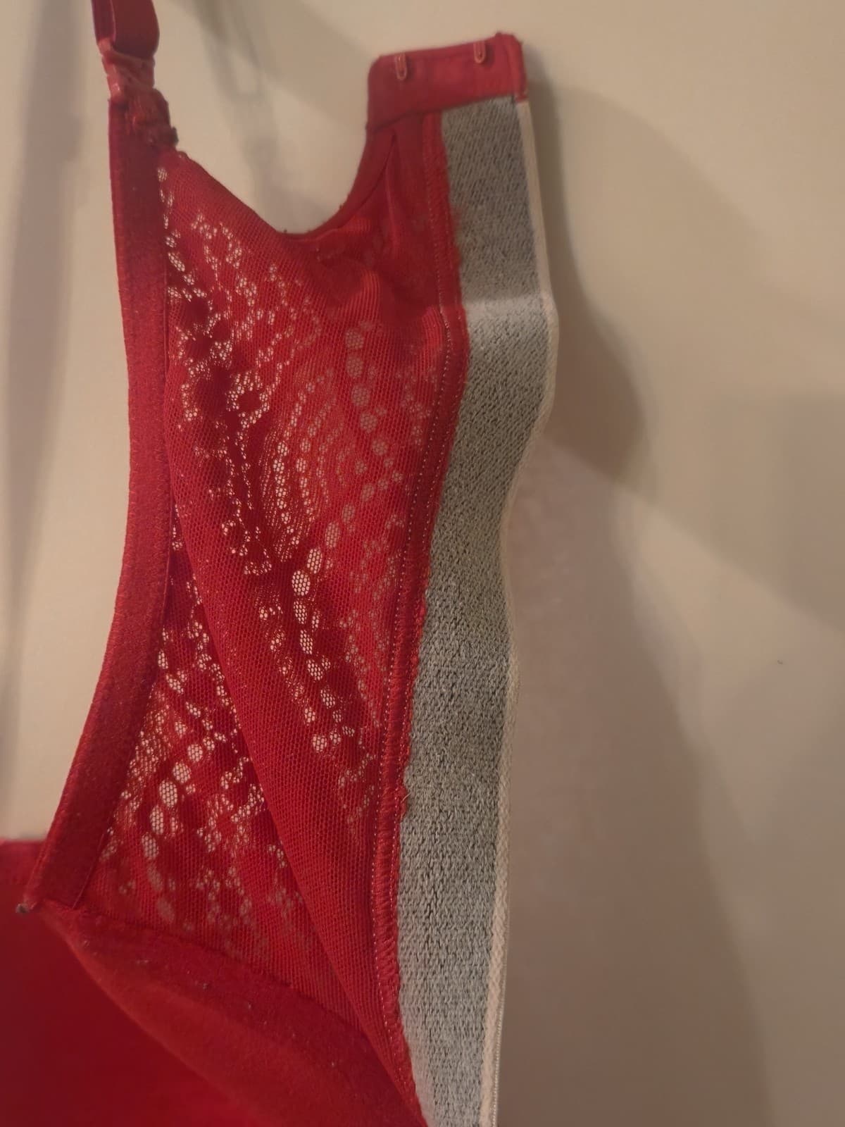 Victoria’s Secret Lace Bra – Red - Thumbnail 9