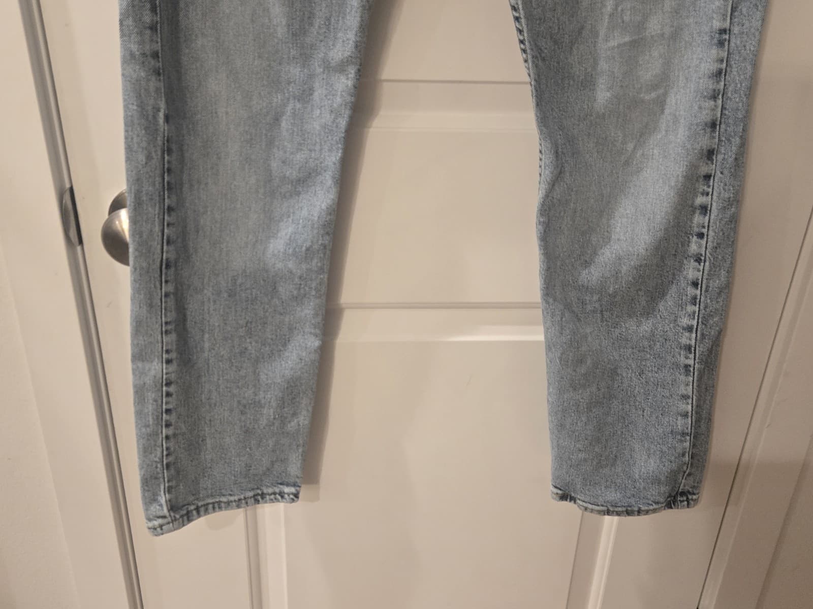 Levi’s 502 Taper Jeans Womens 31x30 Light Wash Denim High Rise Mom Style - Thumbnail 2