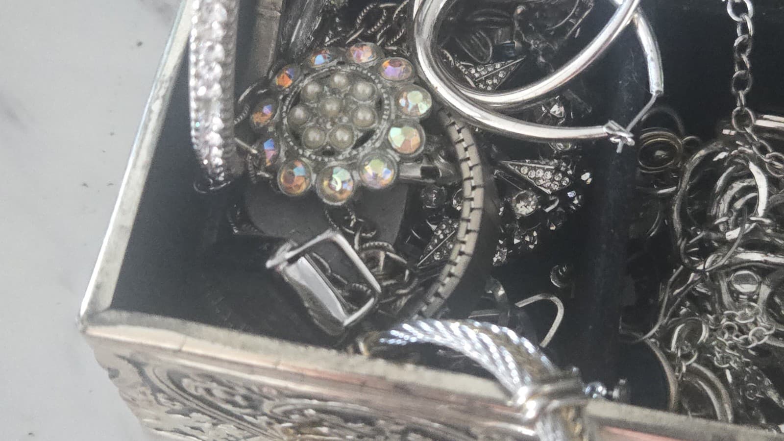 Unsearched Estate Vintage Sterling Silver And Silver Tone Jewelry Lot. - Thumbnail 7