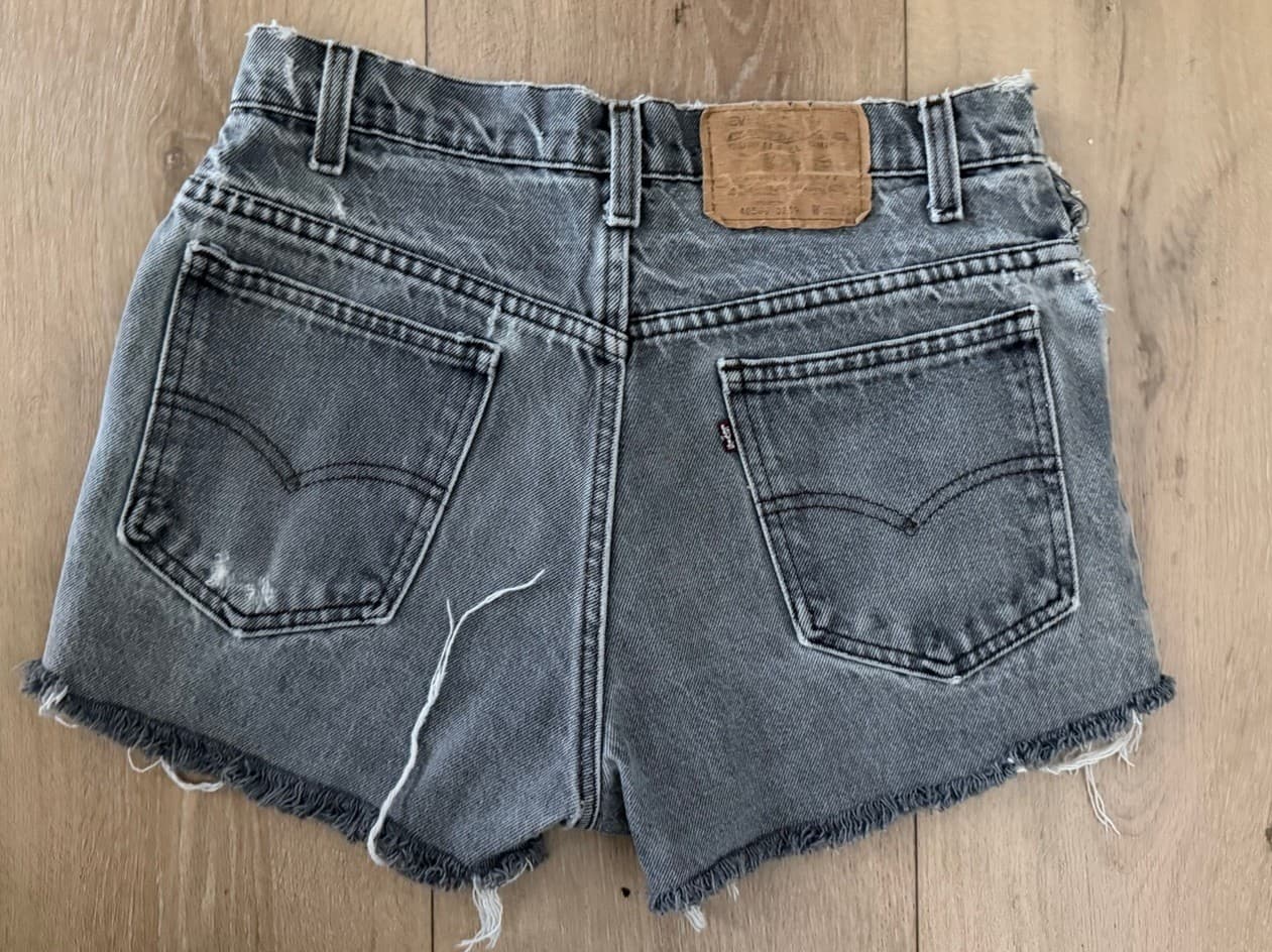 Levi’s Women’s Vintage Orange Tab Cut-Off Faded Black Shorts Jeans Size 9 - Thumbnail 3