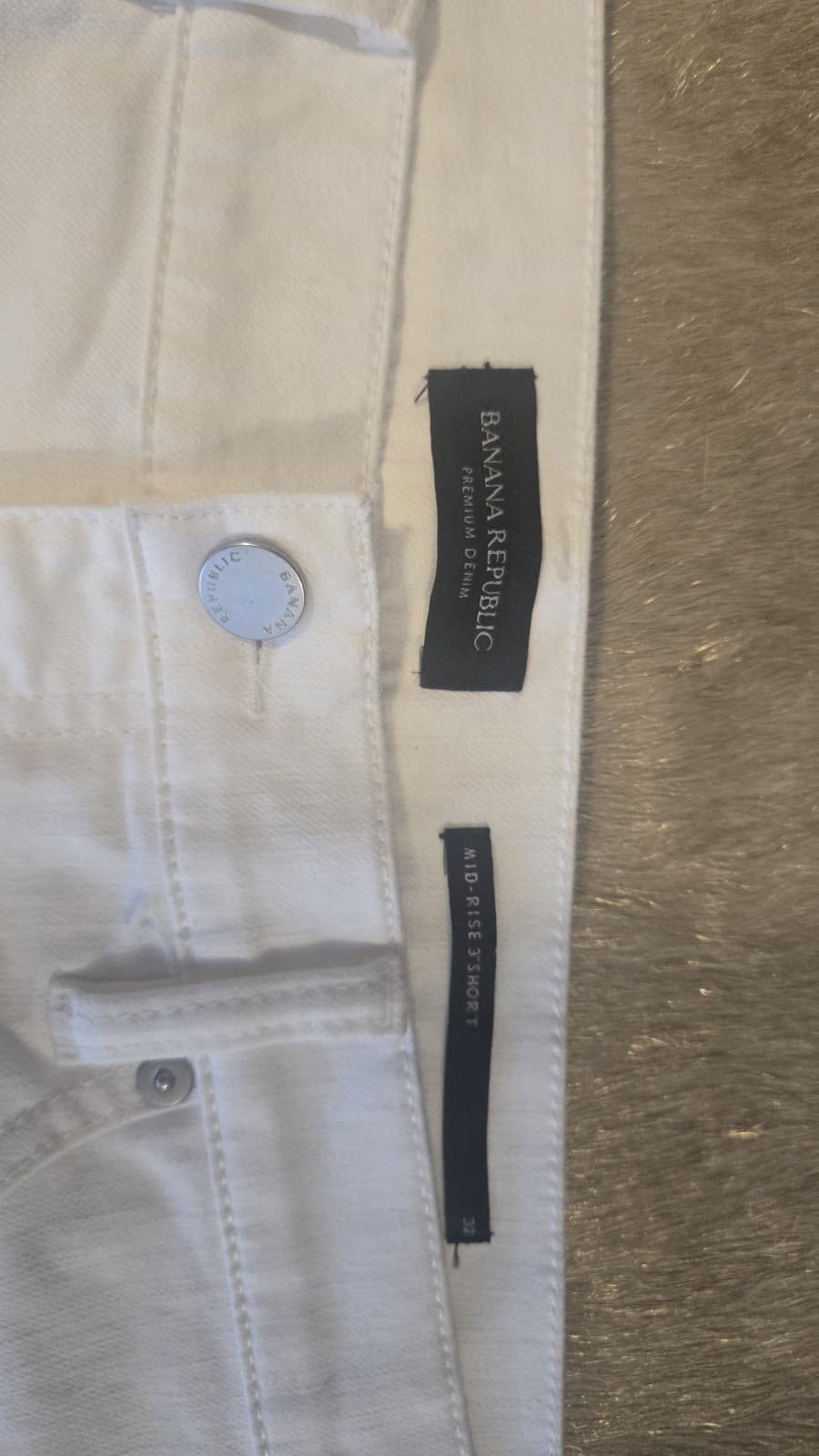 Banana Republic Women’s White Denim Shorts Size 32 Mid Rise 3 Inch NWOT - Thumbnail 3