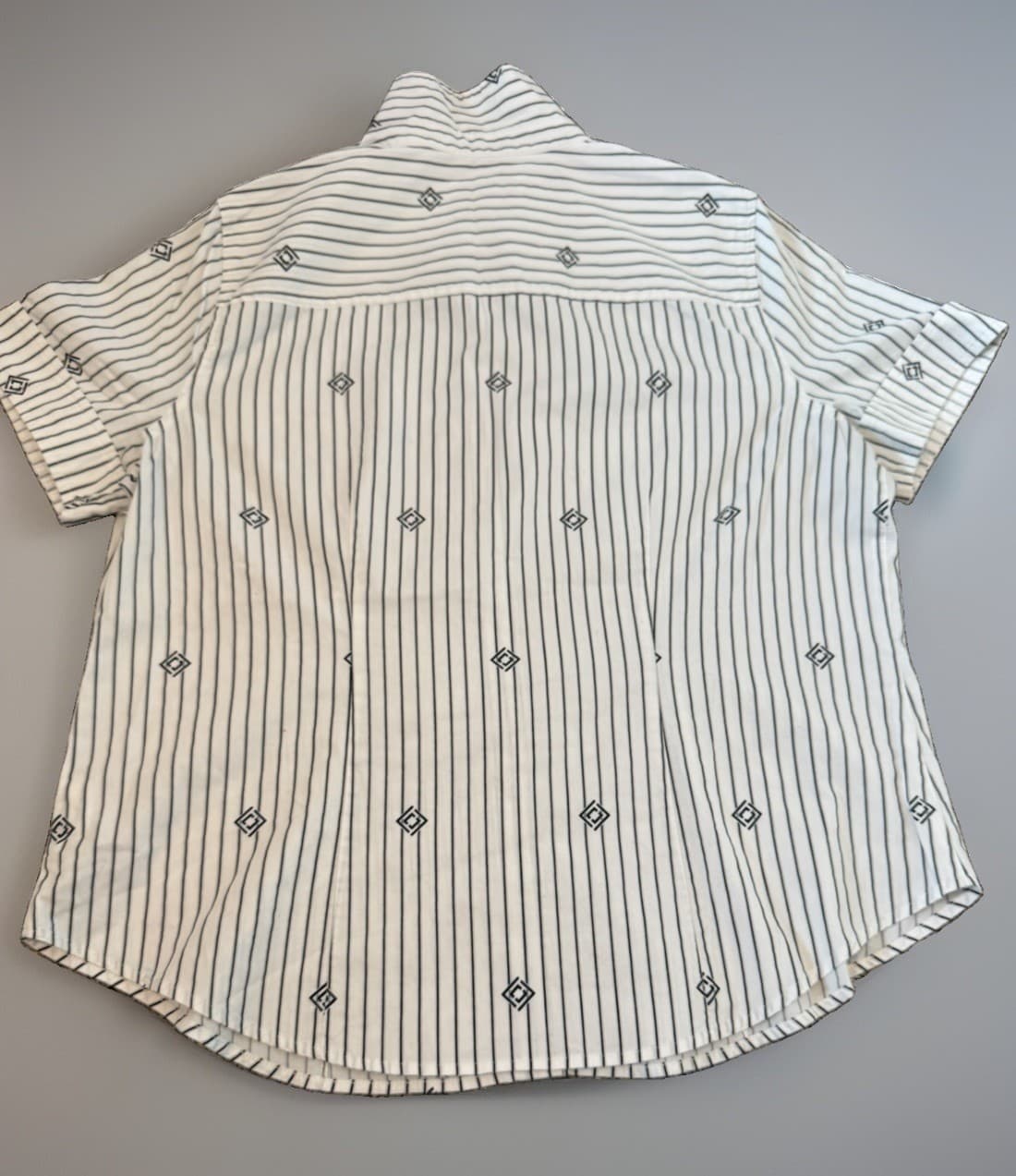 New Women's Liz Claiborne White Button Down Top With Tags M - Thumbnail 3