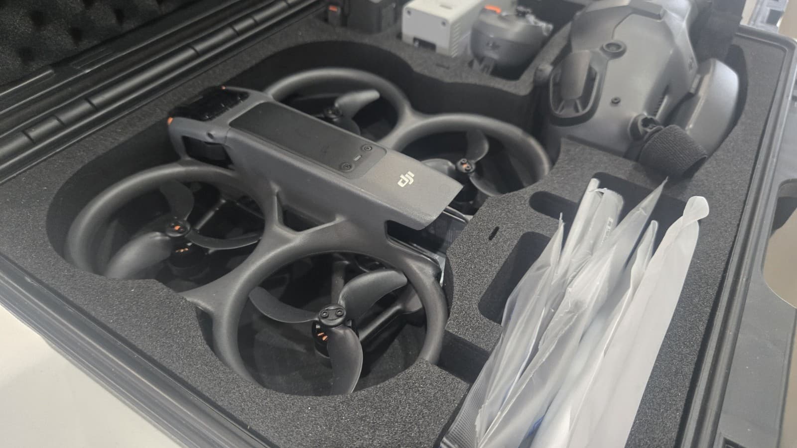 DJI Avata 2 Fly More Combo (3 Batteries) FPV Drone Goggles 3(OLED) Hard Case 4k - Thumbnail 5