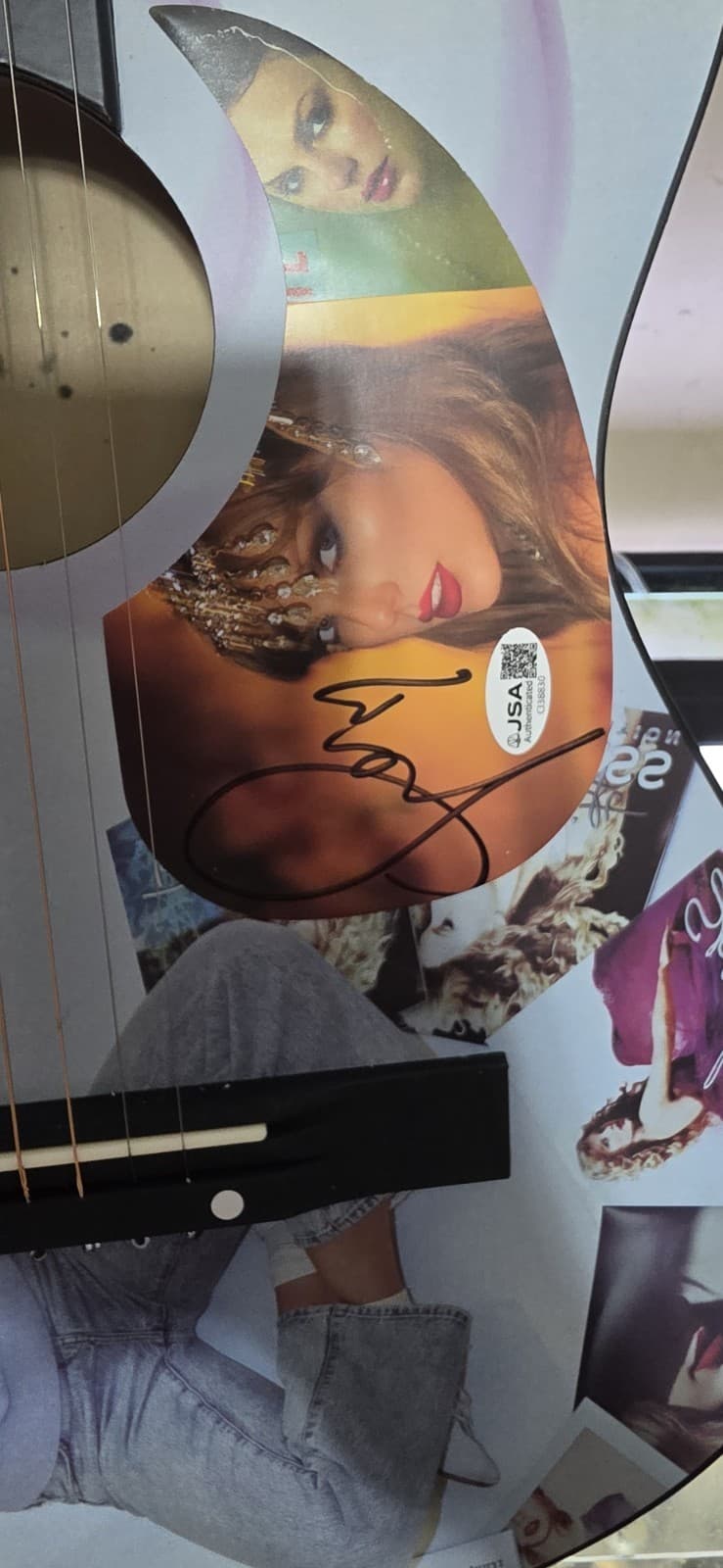 Taylor Swift Acoustic Guitar HAND SIGNED AUTOGRAPH JSA Authentic - Thumbnail 3