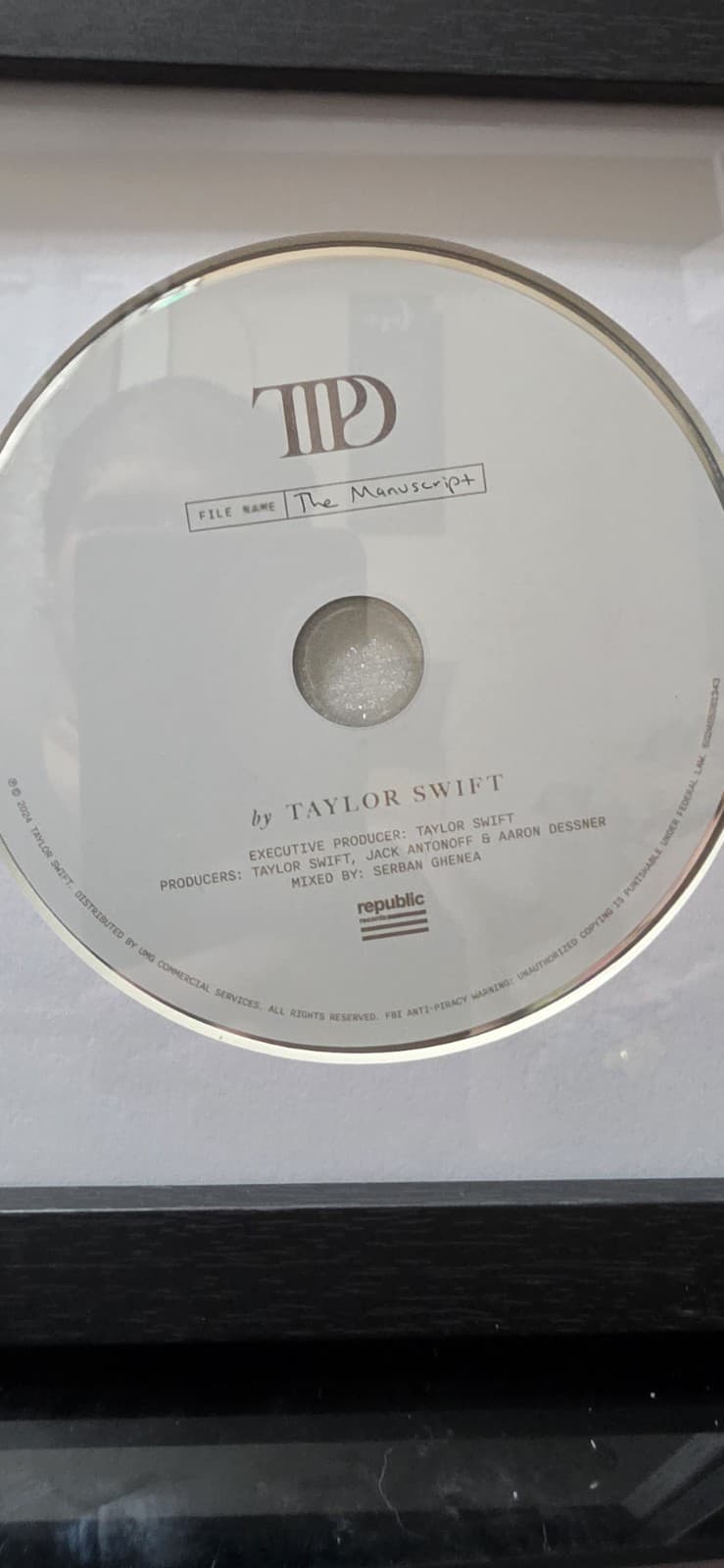 Taylor Swift Signed CD the Tortured Poets Department JSA Authenticated - Thumbnail 4