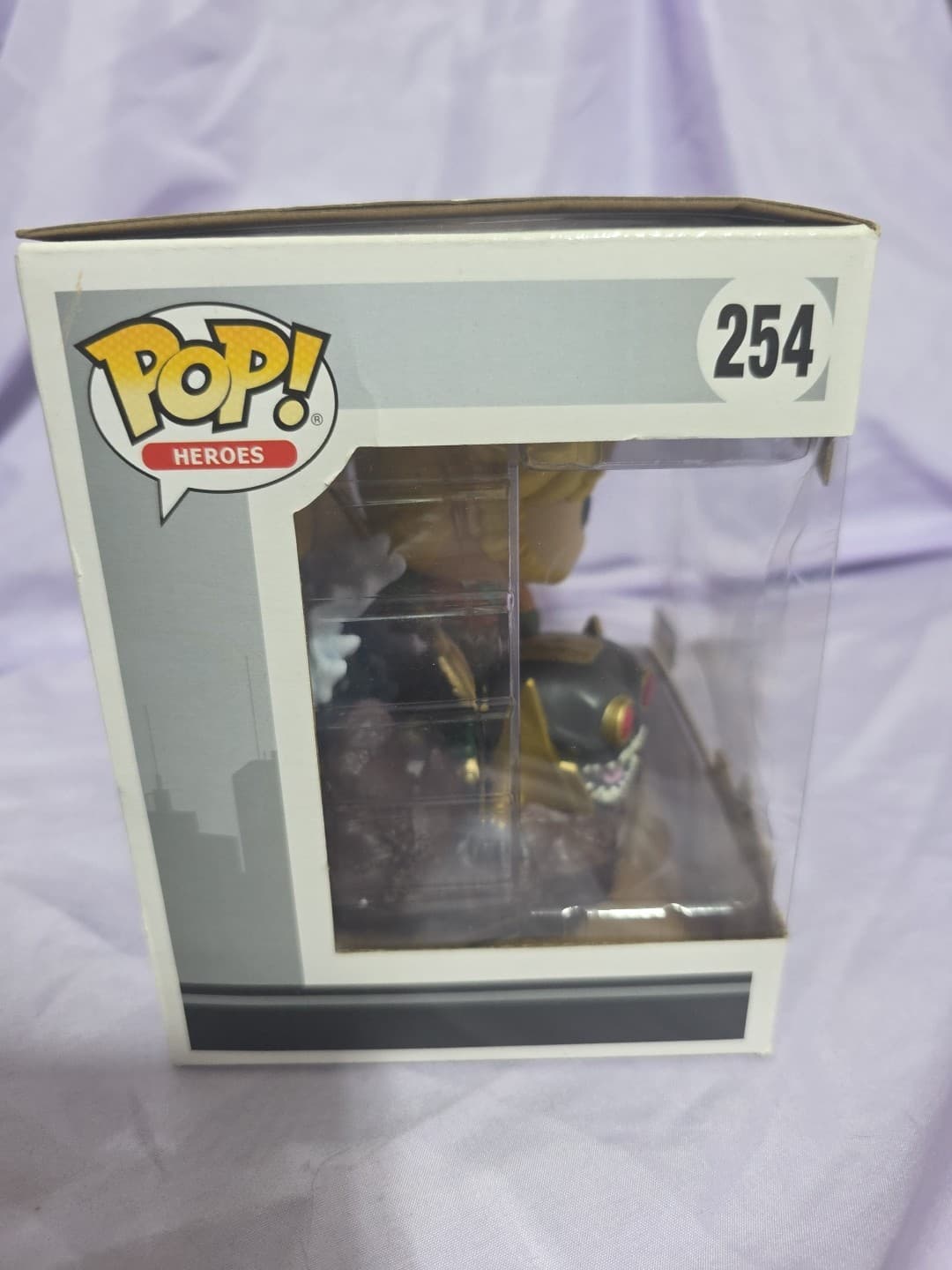 Funko Pop! Vinyl of Jim Lee Deluxe Aquaman - Gamestop Exclusive - Thumbnail 2