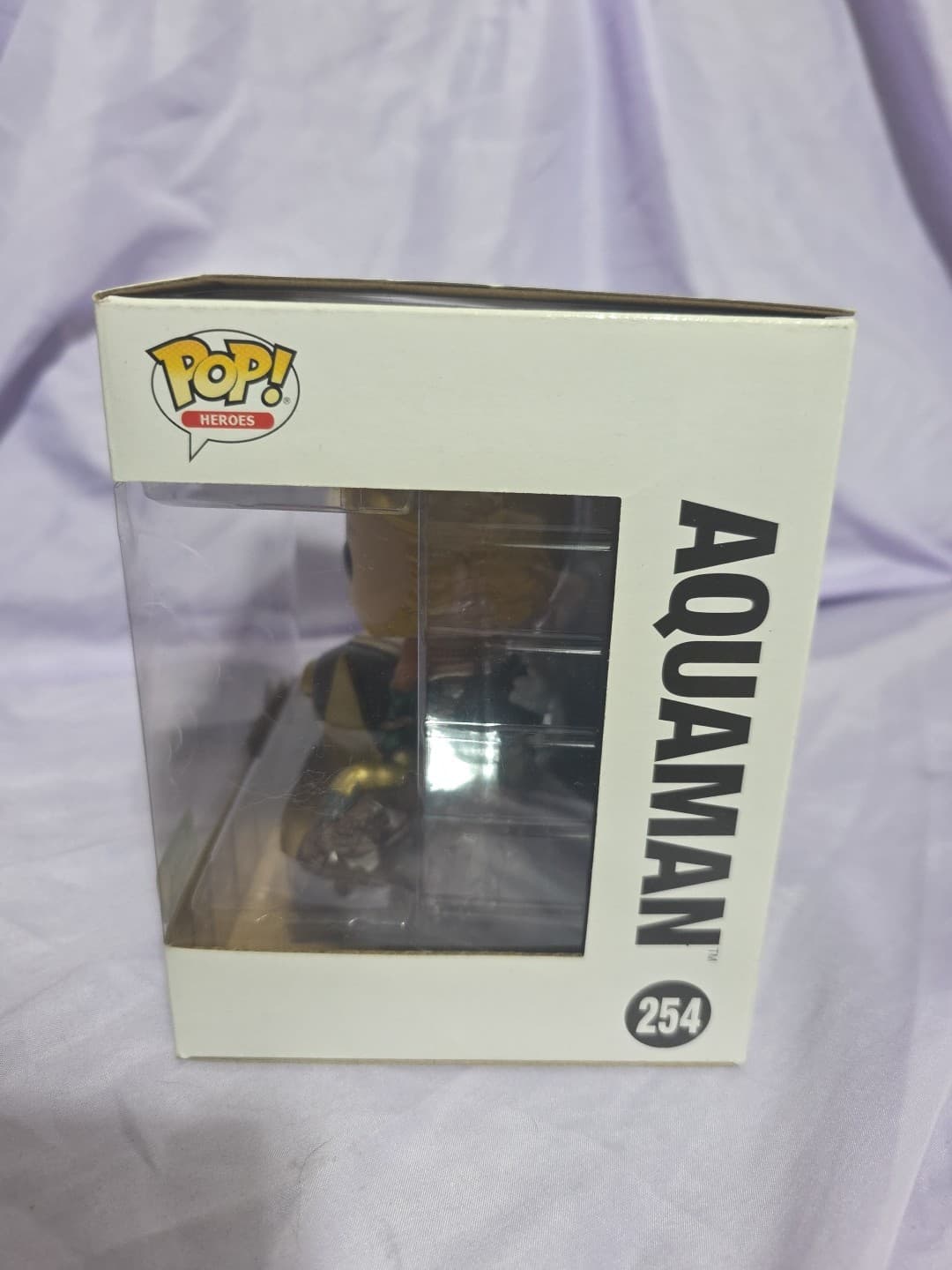 Funko Pop! Vinyl of Jim Lee Deluxe Aquaman - Gamestop Exclusive - Thumbnail 4