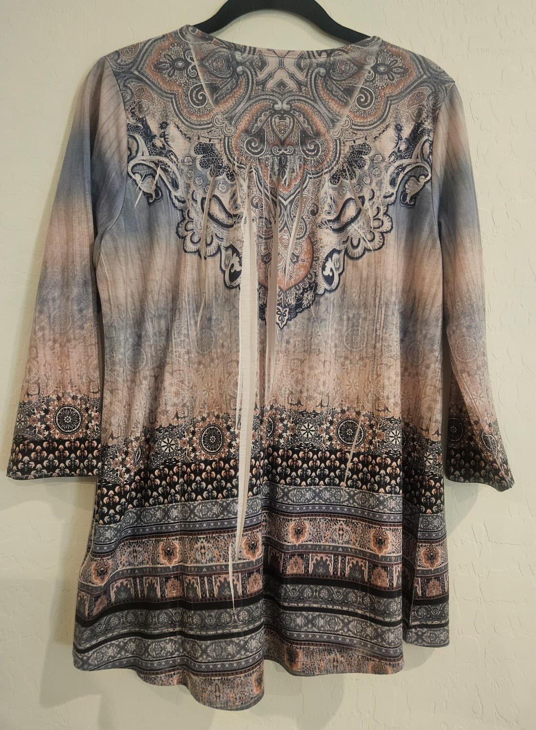 Size Medium Women's Top - Thumbnail 2