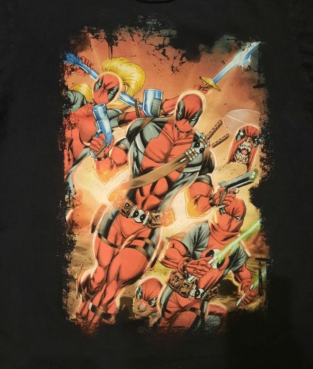 Size Large Marvel Deadpool T-shirt - Thumbnail 2