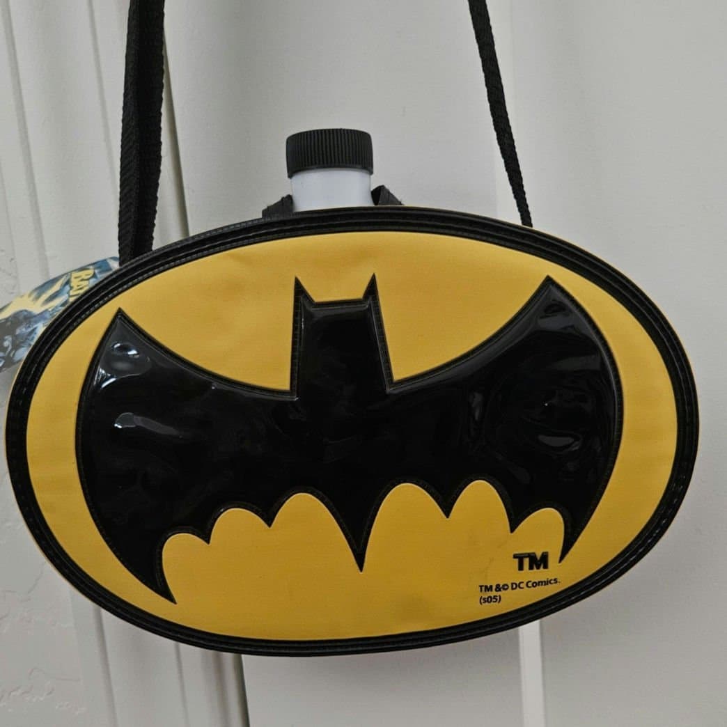 DC Comics Batman Canteen Water Bottle and Carrying Case Adjustable Strap - Thumbnail 3