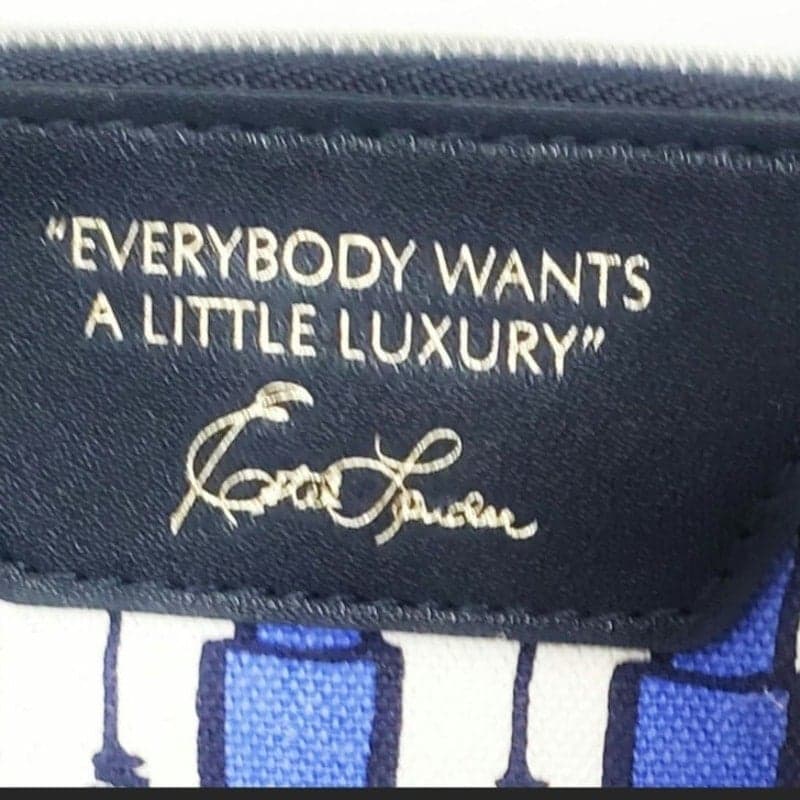 Estee Lauder "Everybody Wants a Little Luxury" Travel Makeup Bag - Thumbnail 4